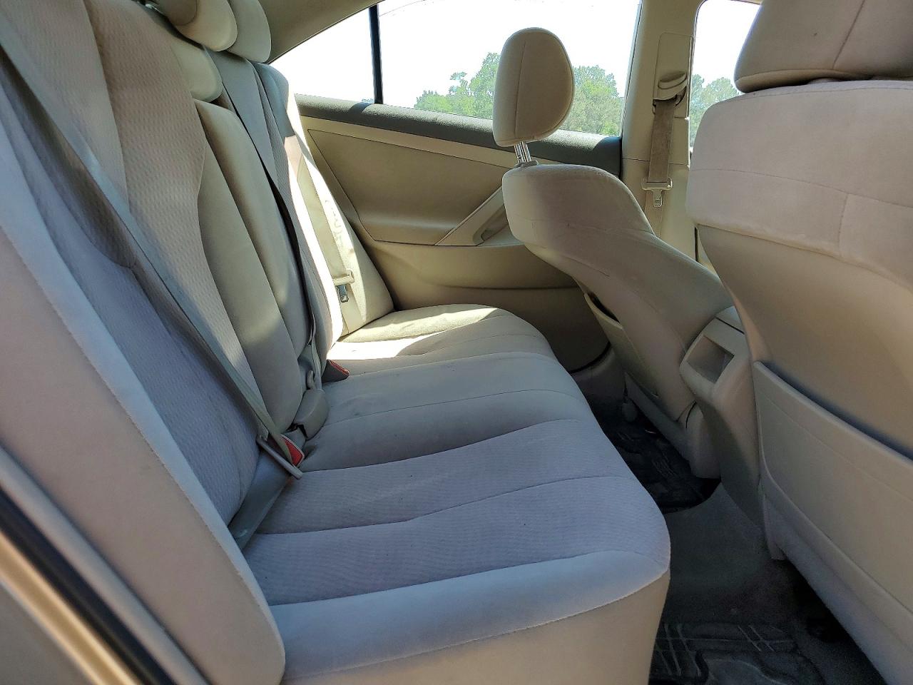 2011 Toyota Camry Le Gold vin: 4T1BF3EK2BU777144
