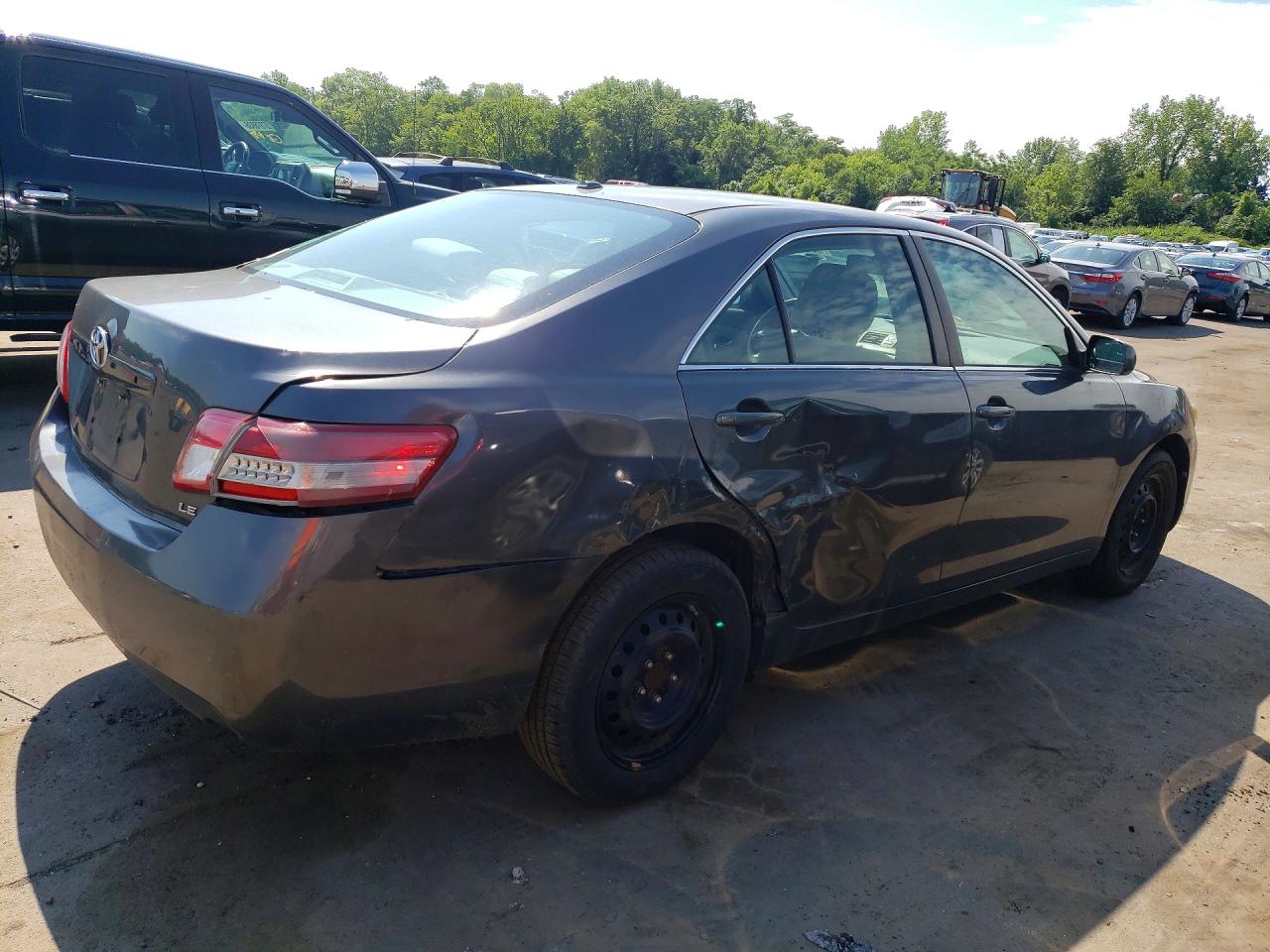 2010 Toyota Camry Le Gray vin: 4T1BF3EK3AU030490
