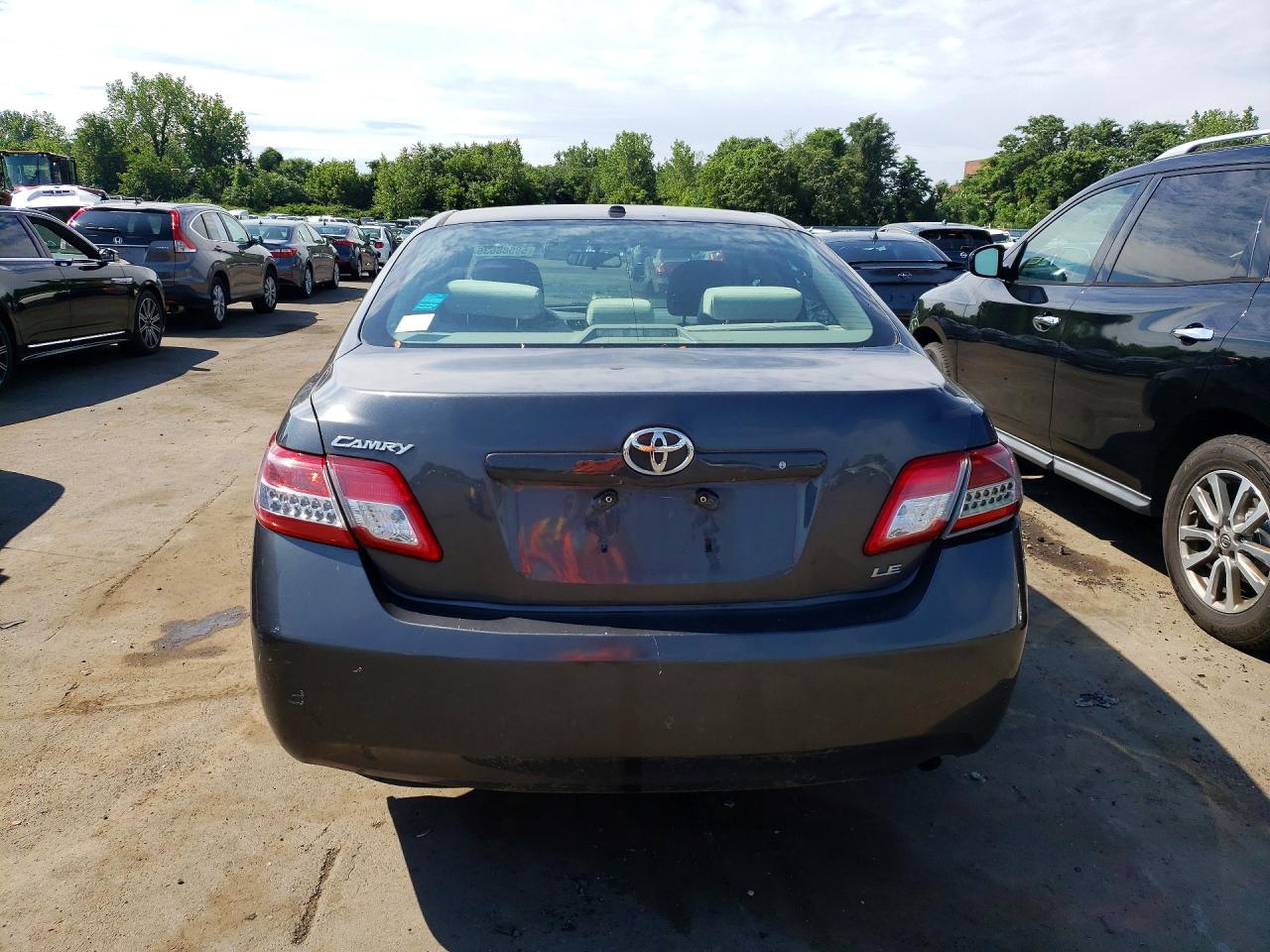 2010 Toyota Camry Le Gray vin: 4T1BF3EK3AU030490