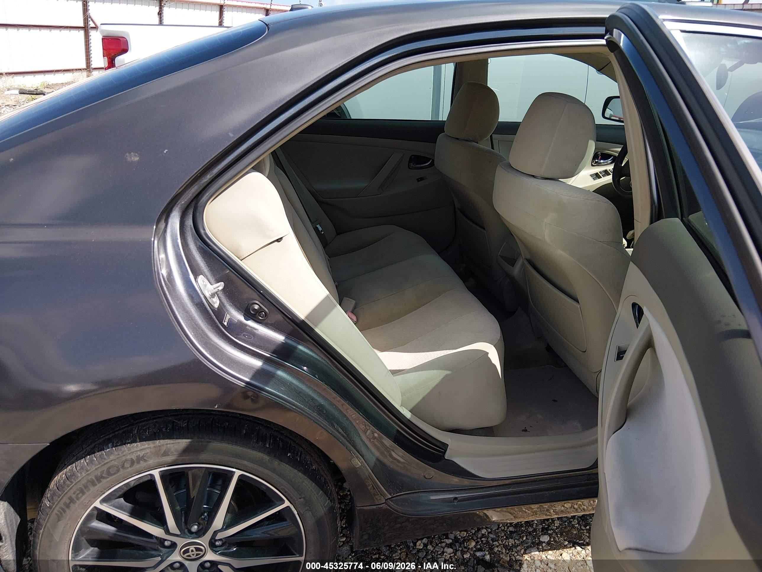 2010 Toyota Camry Le Серый vin: 4T1BF3EK3AU033826