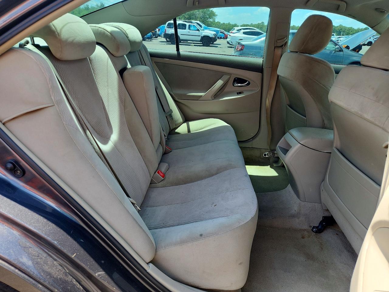 2010 Toyota Camry Le Gray vin: 4T1BF3EK3AU048214