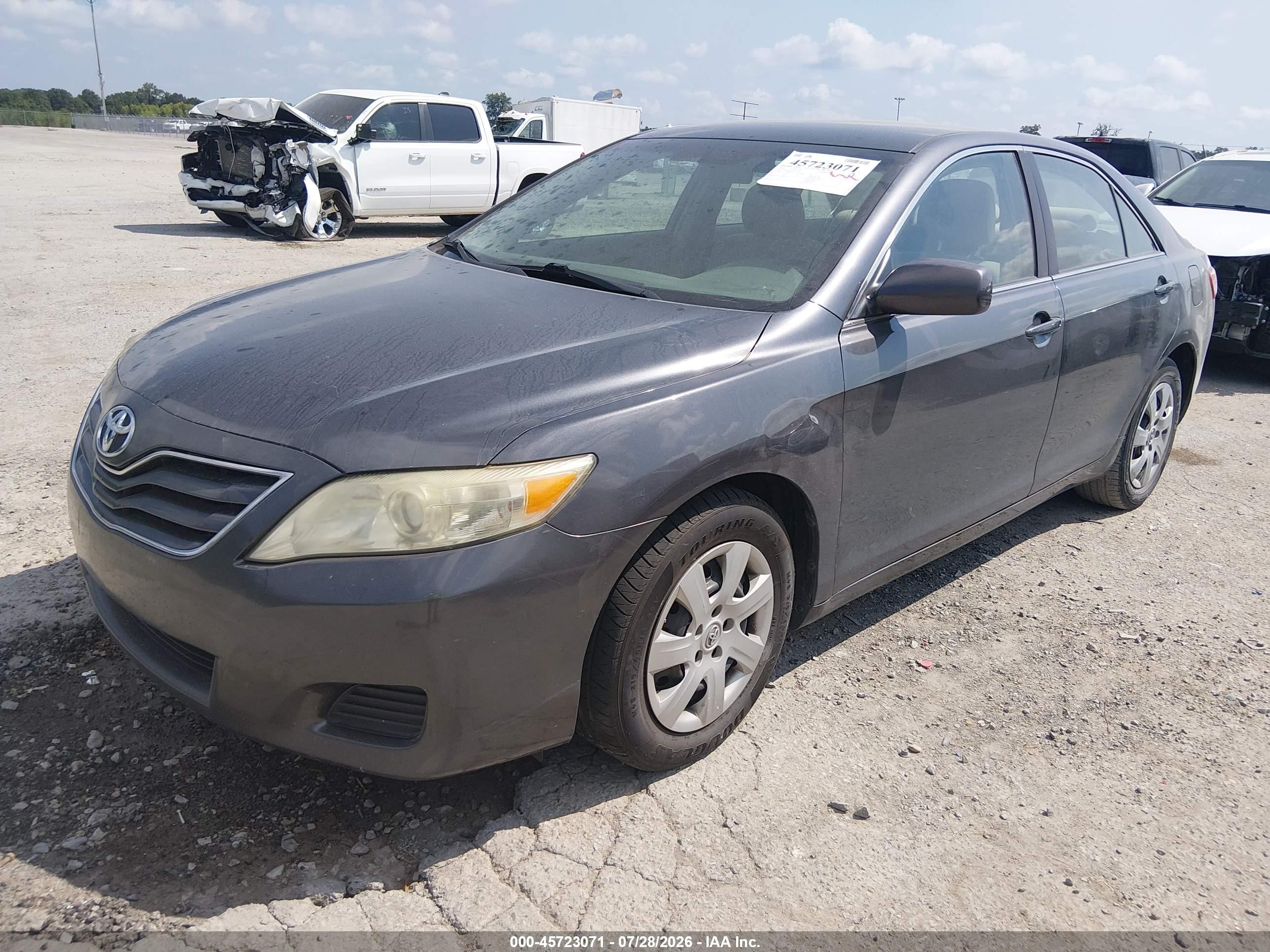 2010 Toyota Camry Le Gray vin: 4T1BF3EK3AU054661
