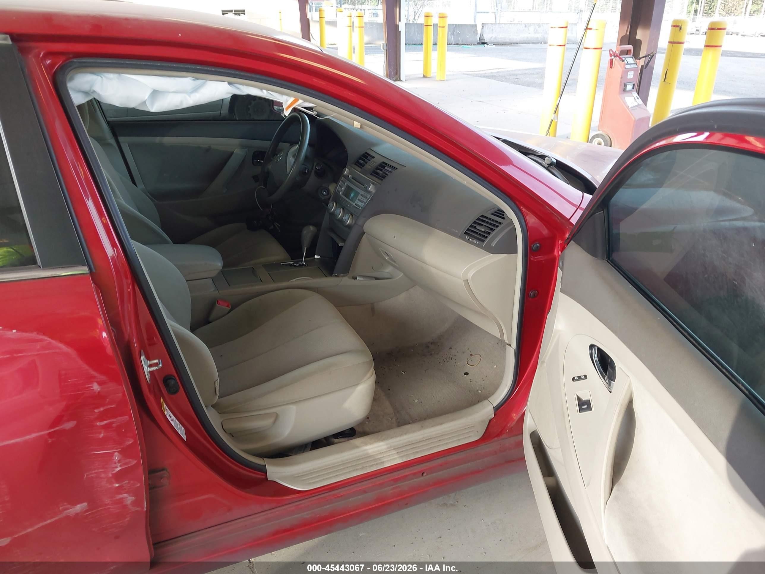 2010 Toyota Camry Le Red vin: 4T1BF3EK3AU055728