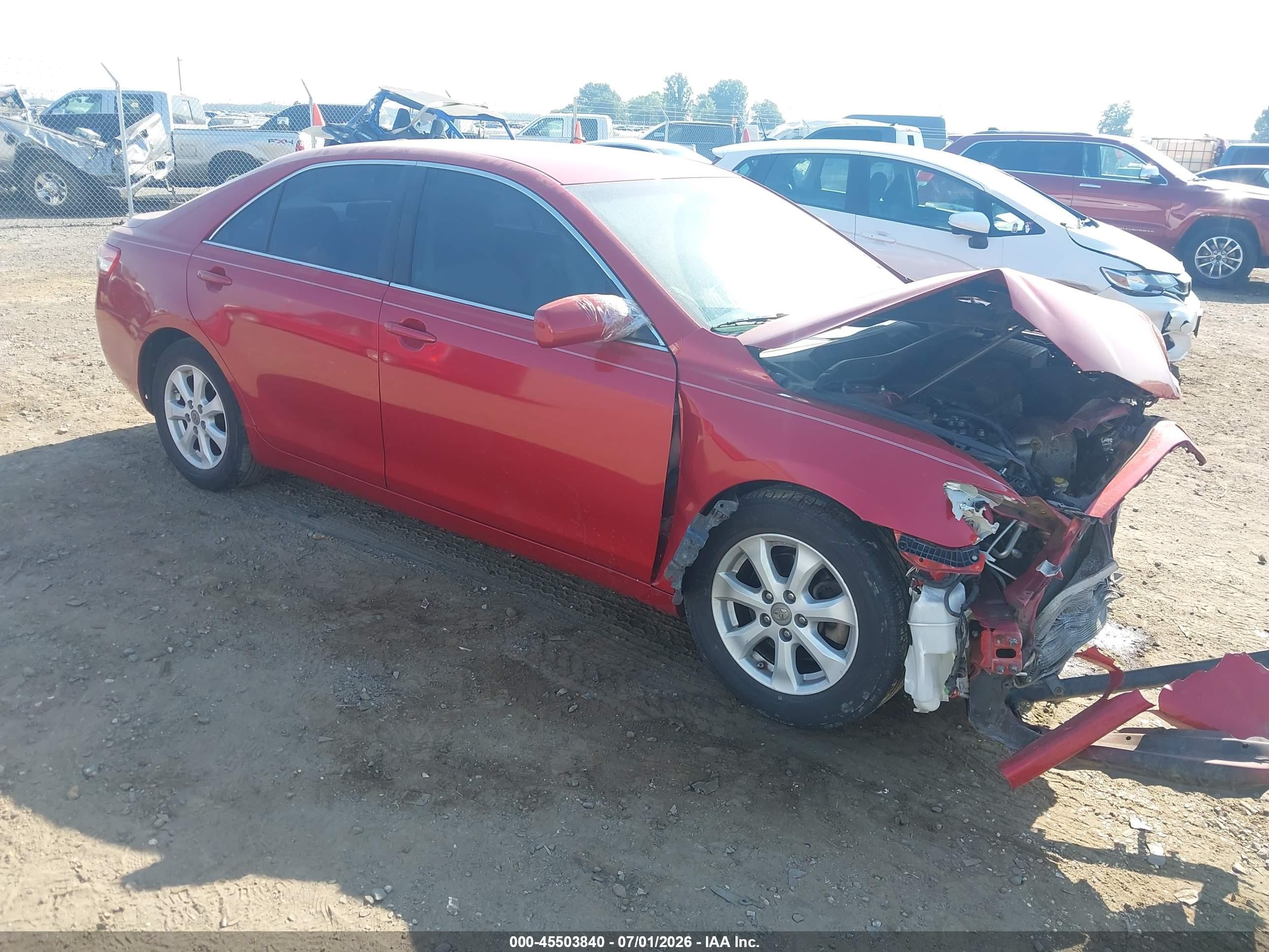 2010 Toyota Camry Le Red vin: 4T1BF3EK3AU066017