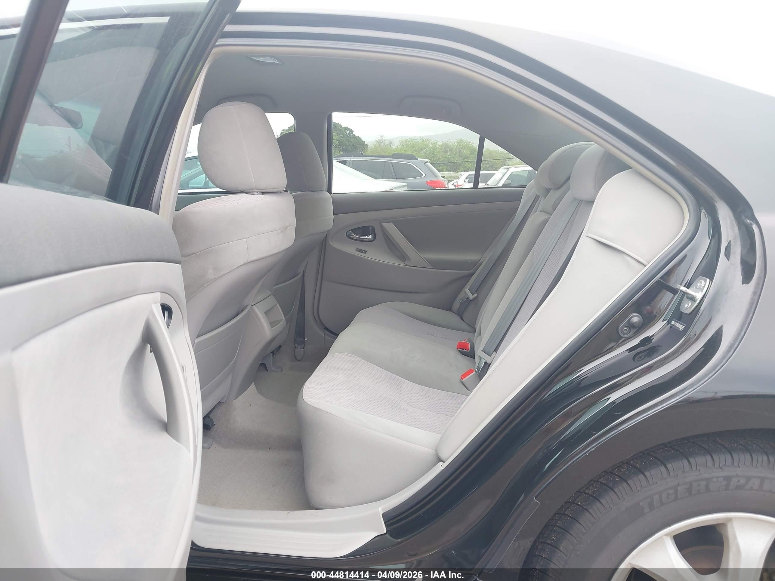 2010 Toyota Camry Le Черный vin: 4T1BF3EK3AU090589