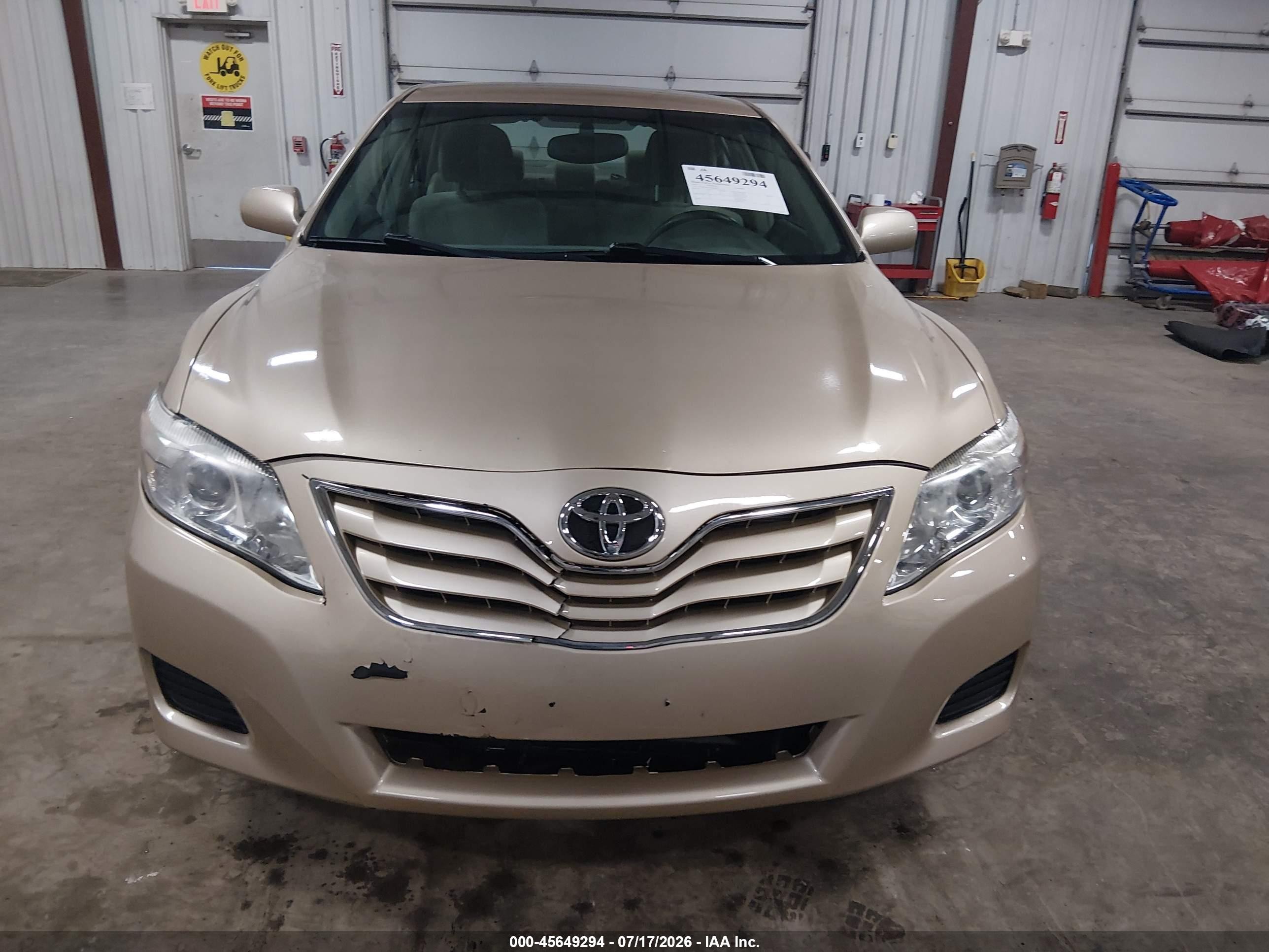 2010 Toyota Camry Le Золотой vin: 4T1BF3EK3AU094447