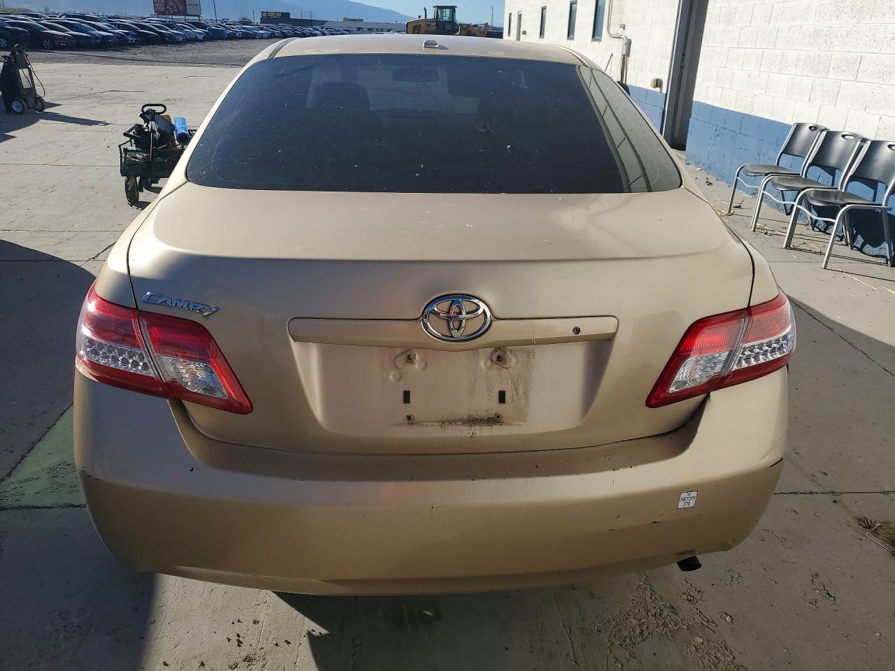 2010 Toyota Camry Base Золотой vin: 4T1BF3EK3AU509282