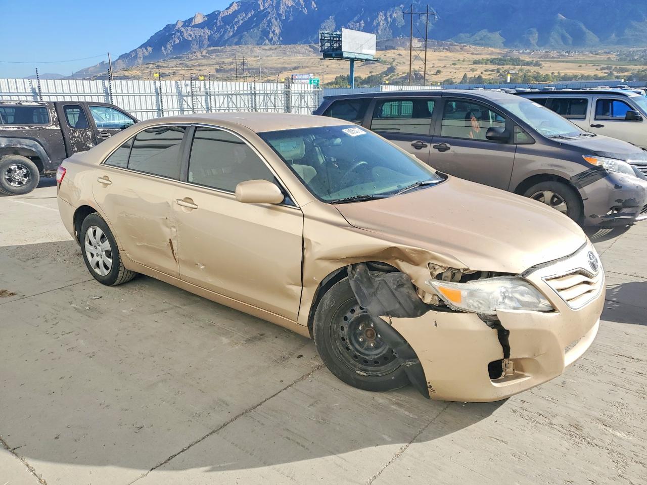 2010 Toyota Camry Base Золотой vin: 4T1BF3EK3AU509282