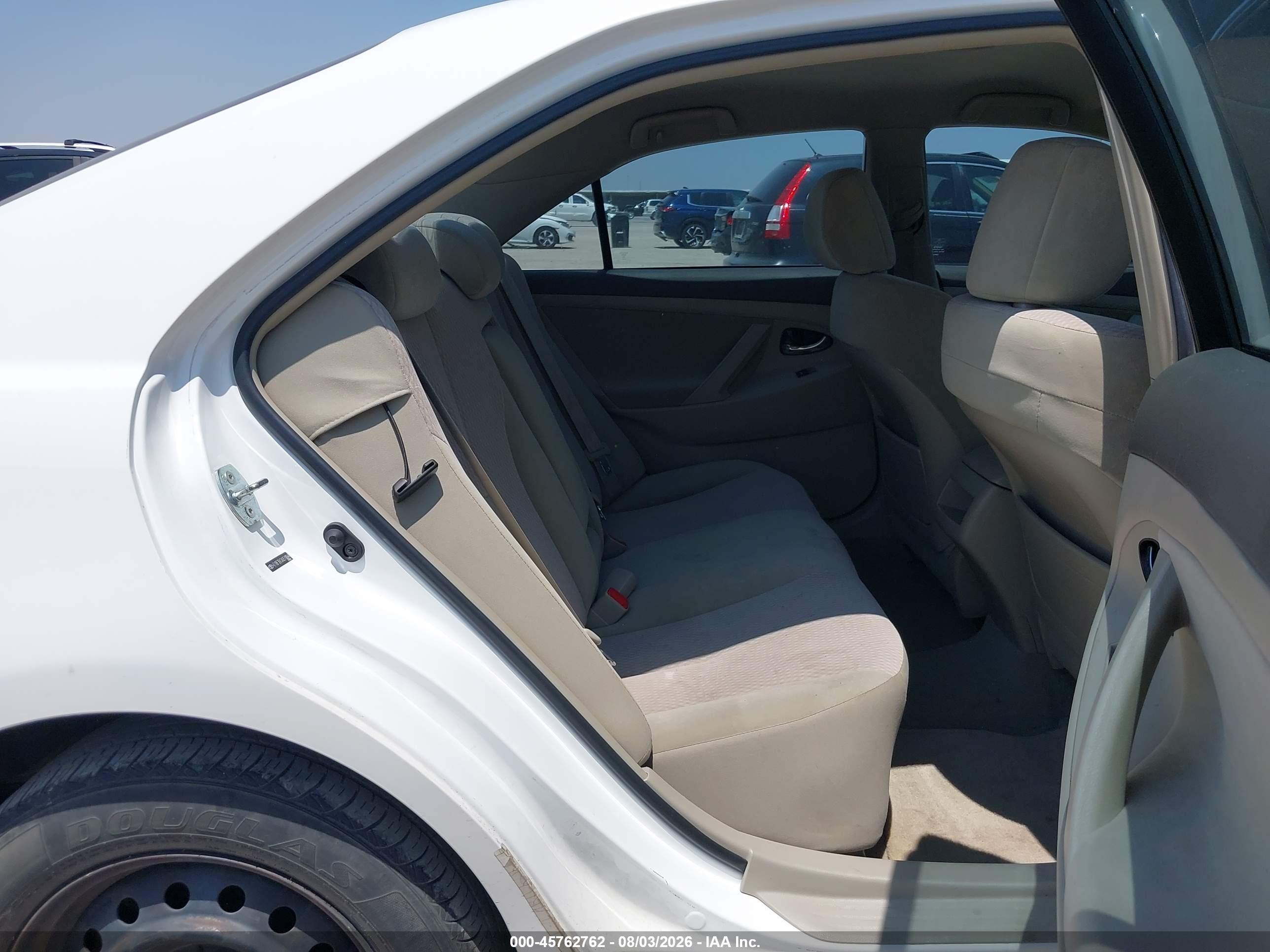 2010 Toyota Camry Le White vin: 4T1BF3EK3AU510044
