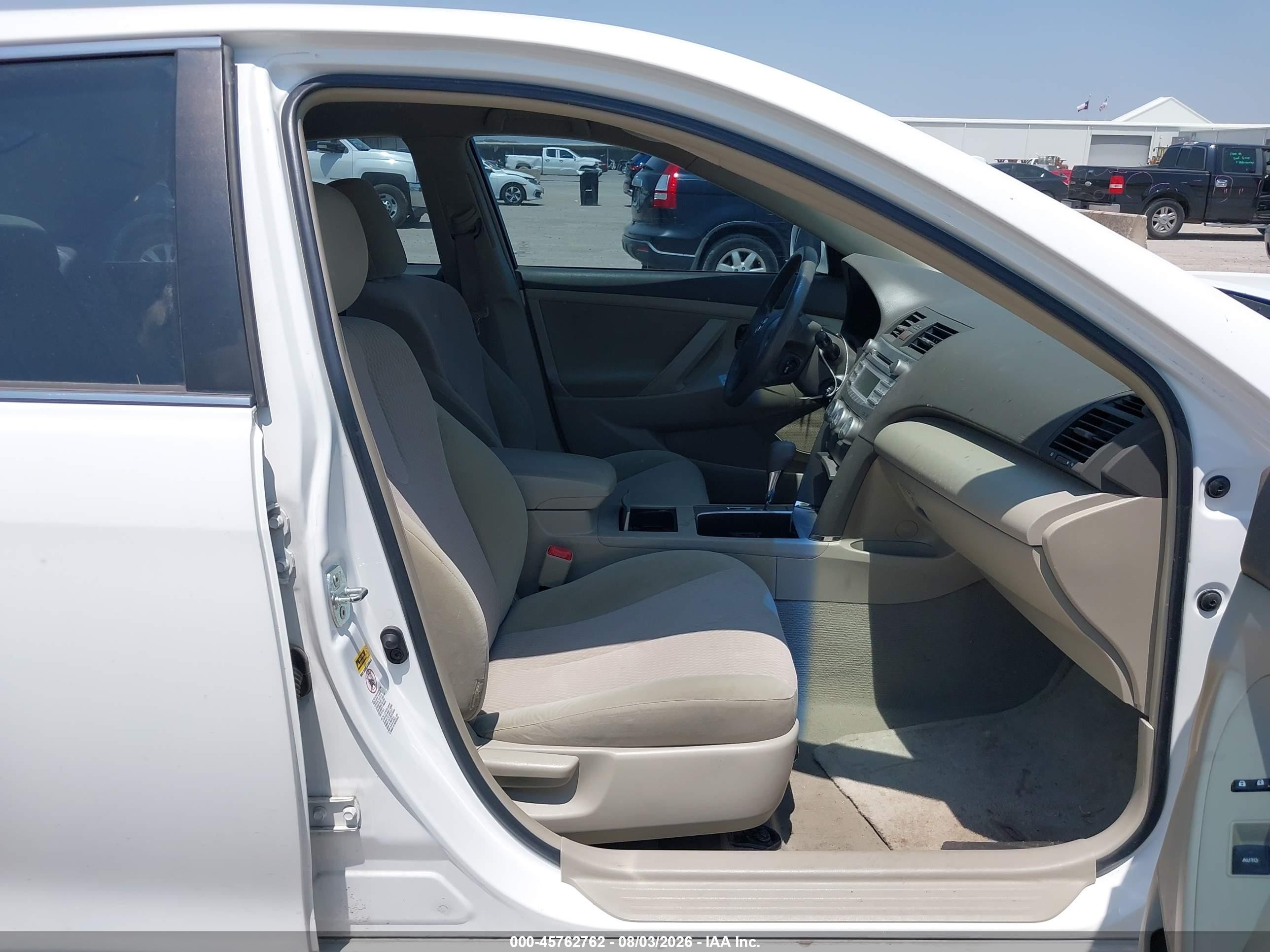 2010 Toyota Camry Le White vin: 4T1BF3EK3AU510044