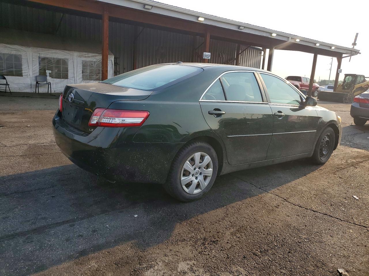 2010 Toyota Camry Le Зеленый vin: 4T1BF3EK3AU512604