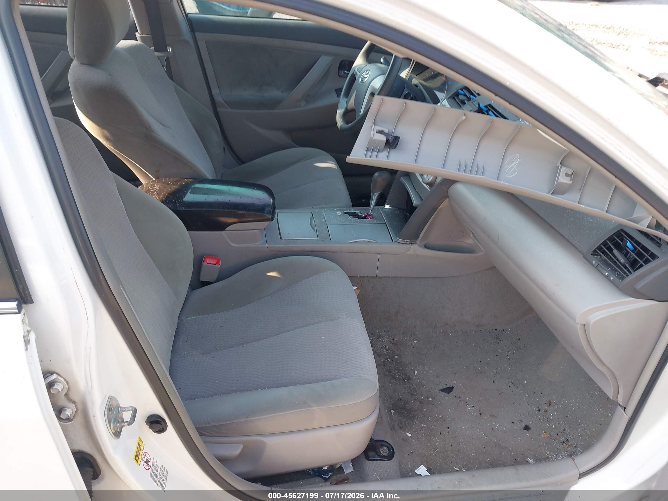 2010 Toyota Camry Le White vin: 4T1BF3EK3AU552939