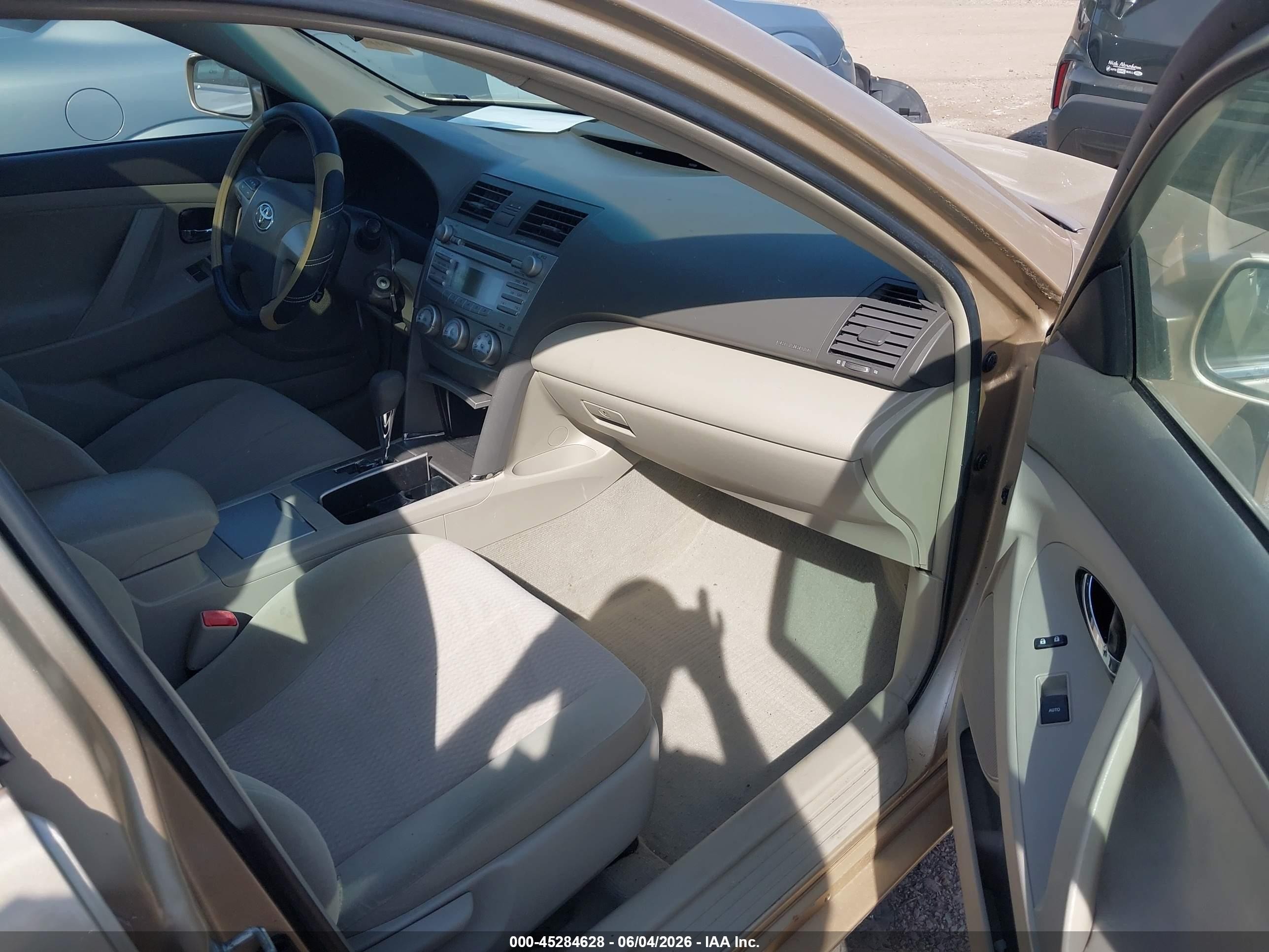 2010 Toyota Camry Le Золотой vin: 4T1BF3EK3AU560426