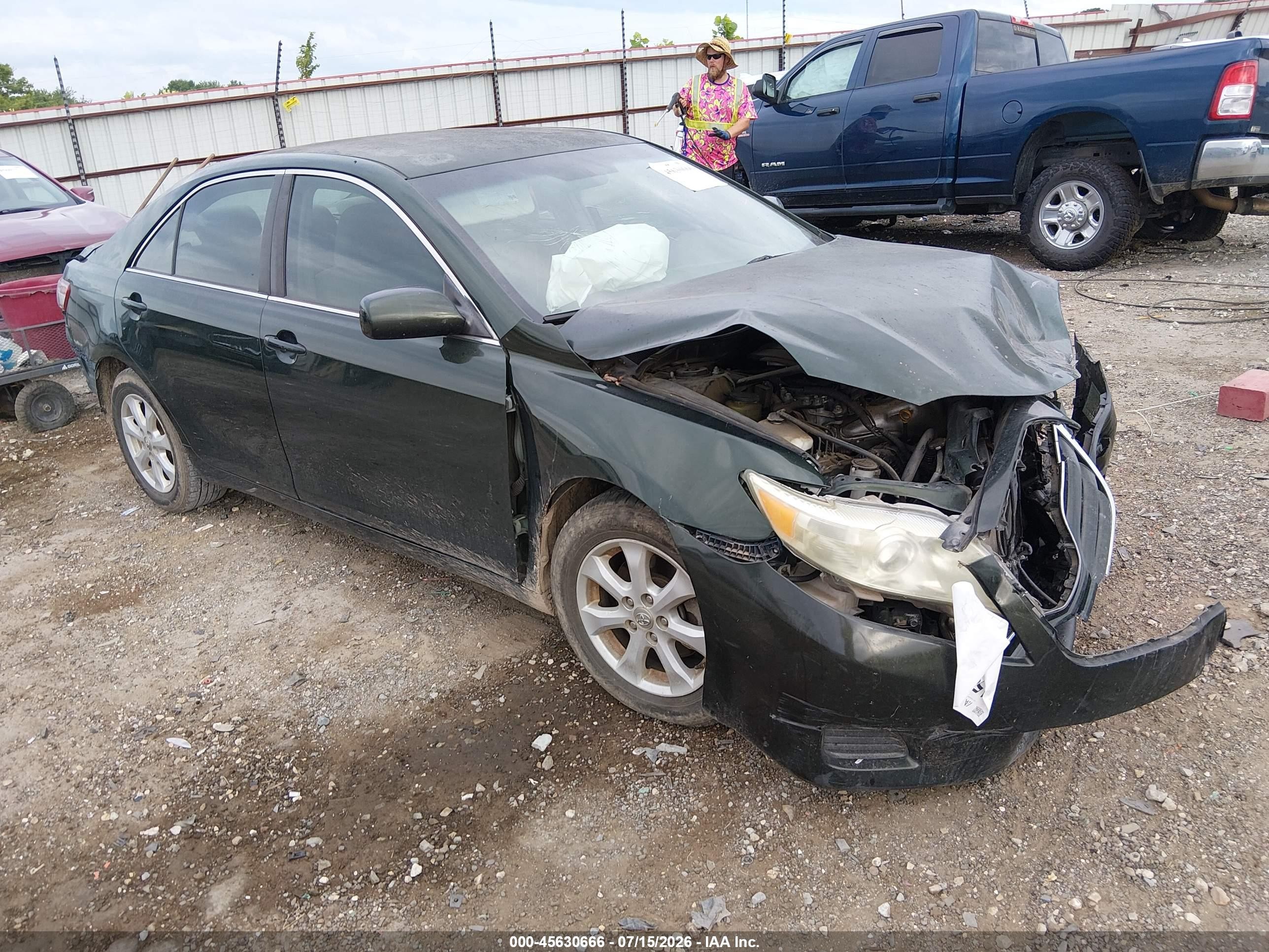 2010 Toyota Camry Le Green vin: 4T1BF3EK3AU568610