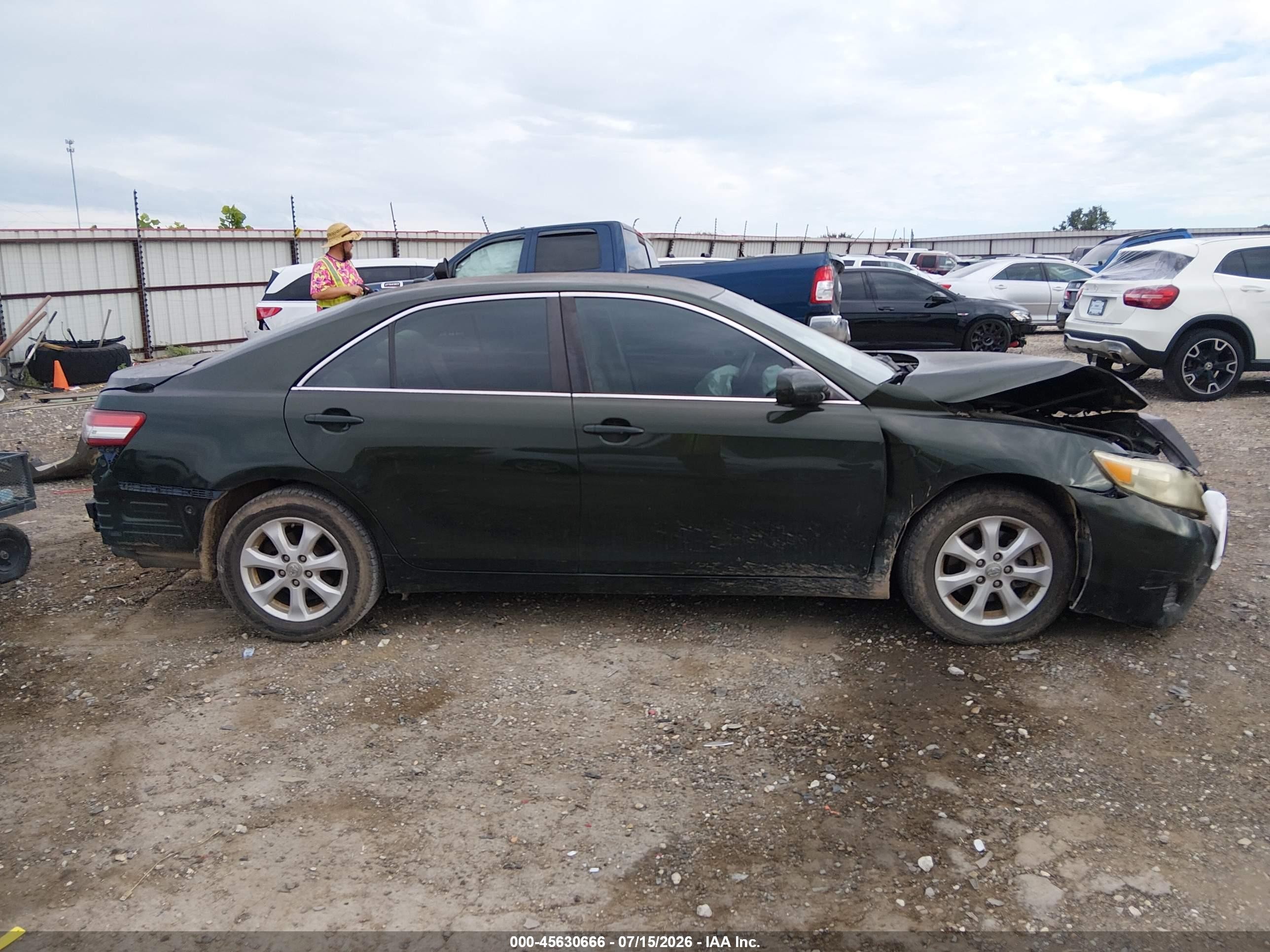 2010 Toyota Camry Le Green vin: 4T1BF3EK3AU568610