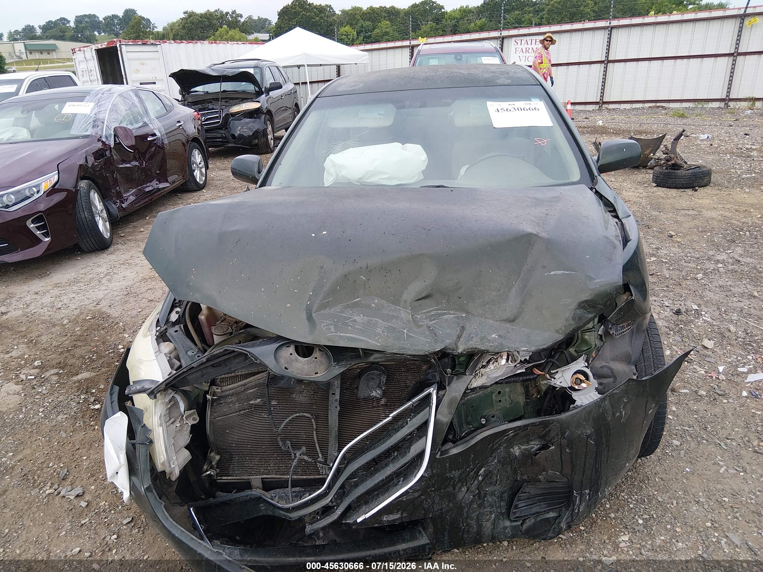 2010 Toyota Camry Le Green vin: 4T1BF3EK3AU568610