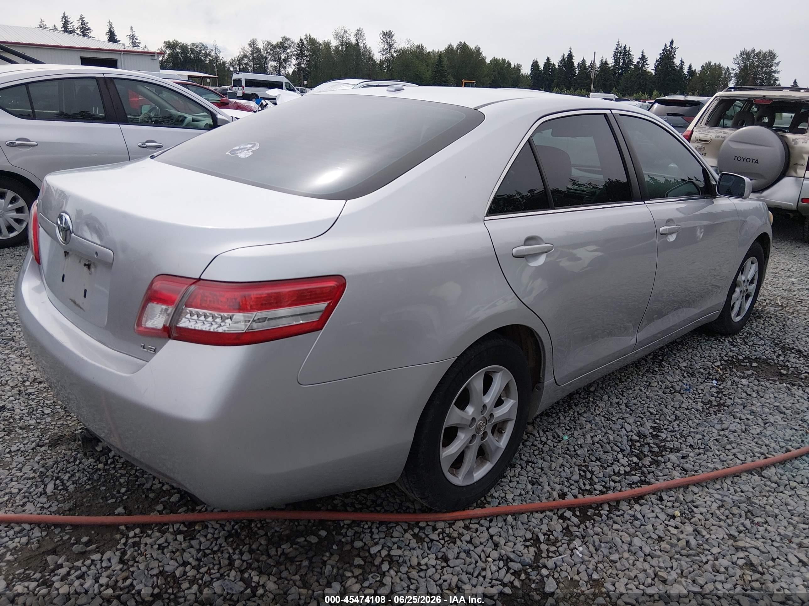 2011 Toyota Camry Le Серебряный vin: 4T1BF3EK3BU121678