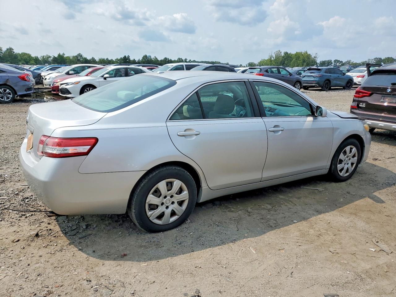 2010 Toyota Camry Silver vin: 4T1BF3EK3BU128341