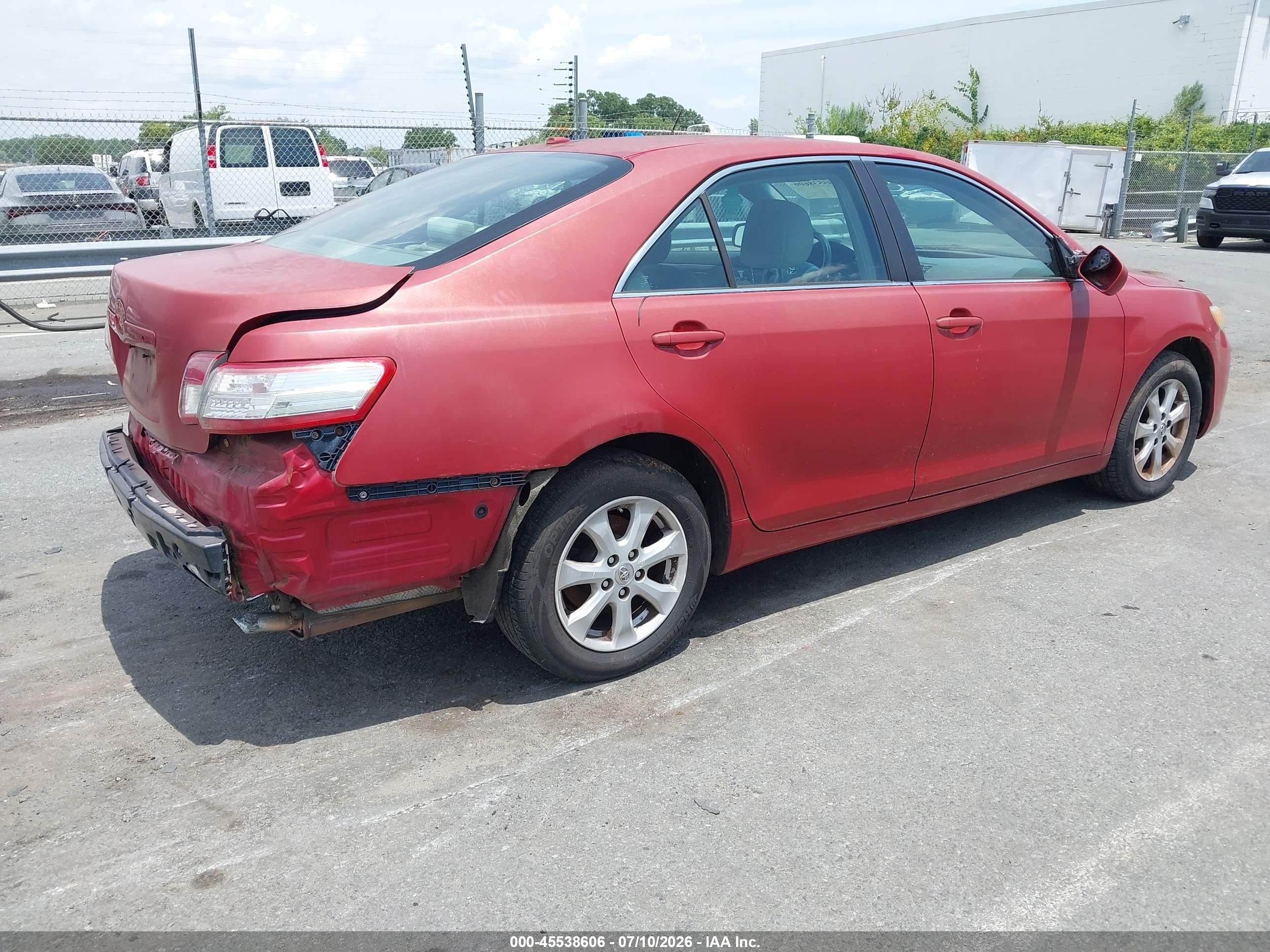 2011 Toyota Camry Le Red vin: 4T1BF3EK3BU149609