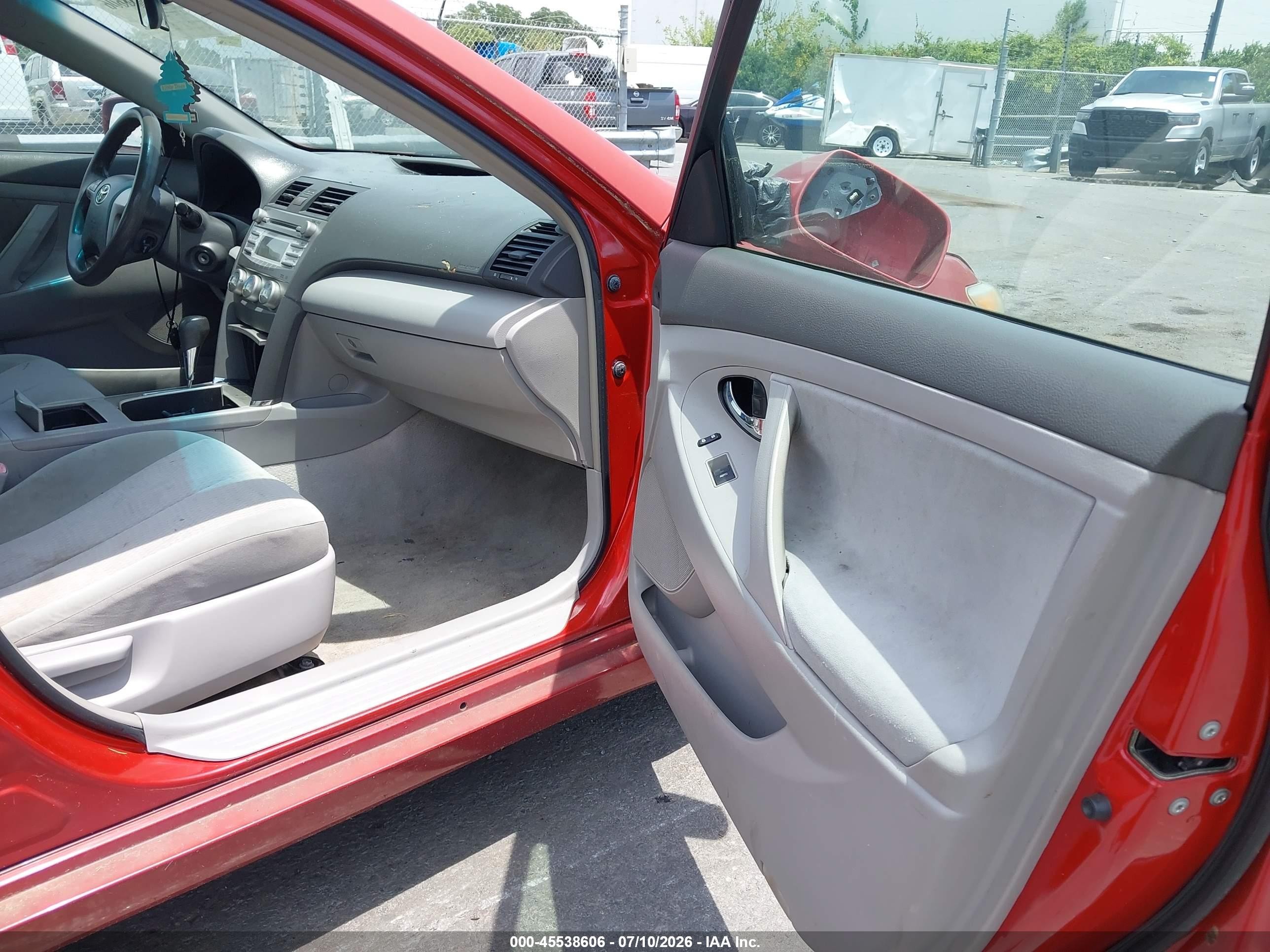 2011 Toyota Camry Le Red vin: 4T1BF3EK3BU149609