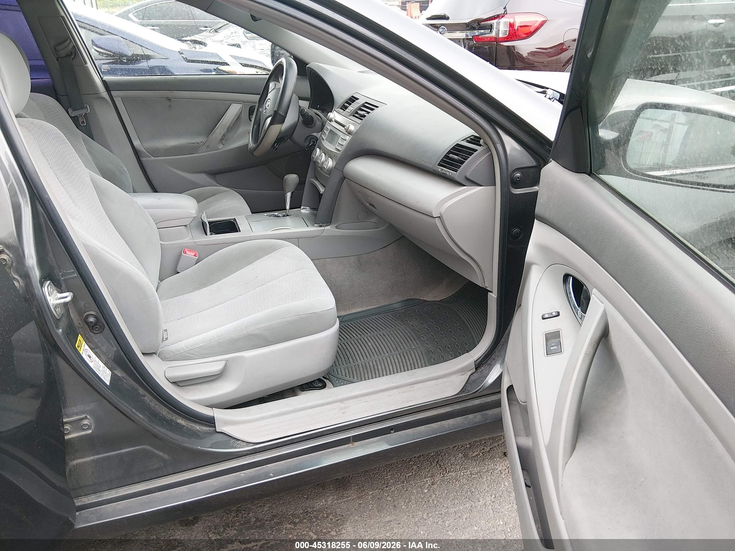 2011 Toyota Camry Le Gray vin: 4T1BF3EK3BU165308