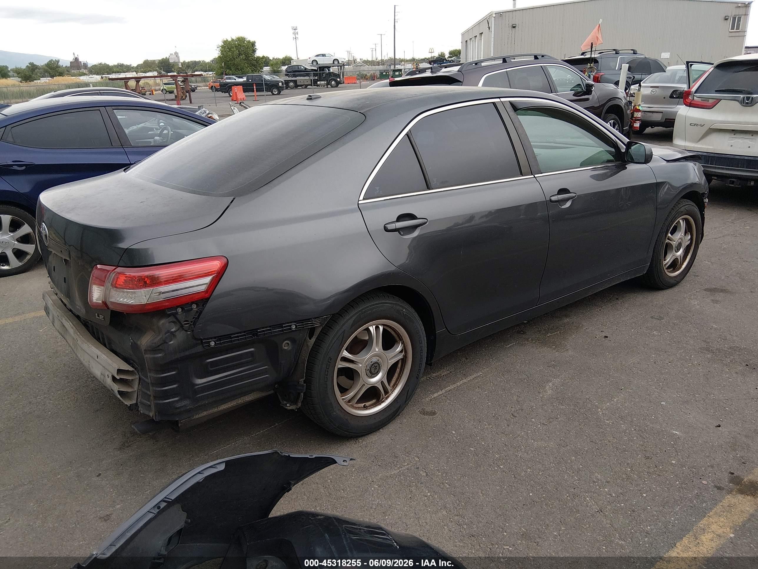 2011 Toyota Camry Le Gray vin: 4T1BF3EK3BU165308