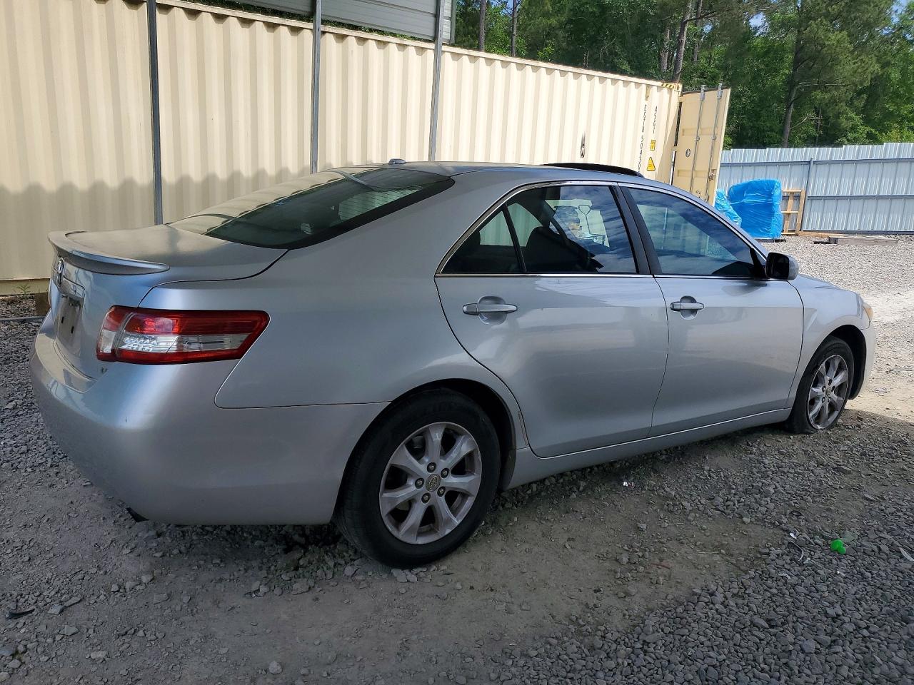 2011 Toyota Camry Le Silver vin: 4T1BF3EK3BU180682