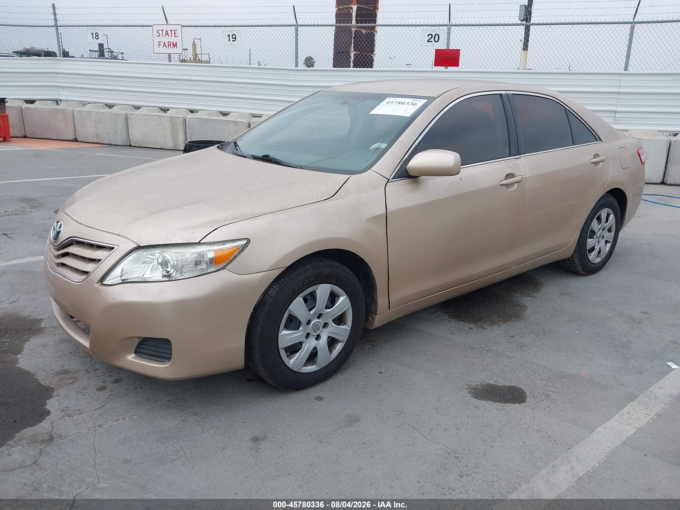 2011 Toyota Camry Le Champagne vin: 4T1BF3EK3BU229573