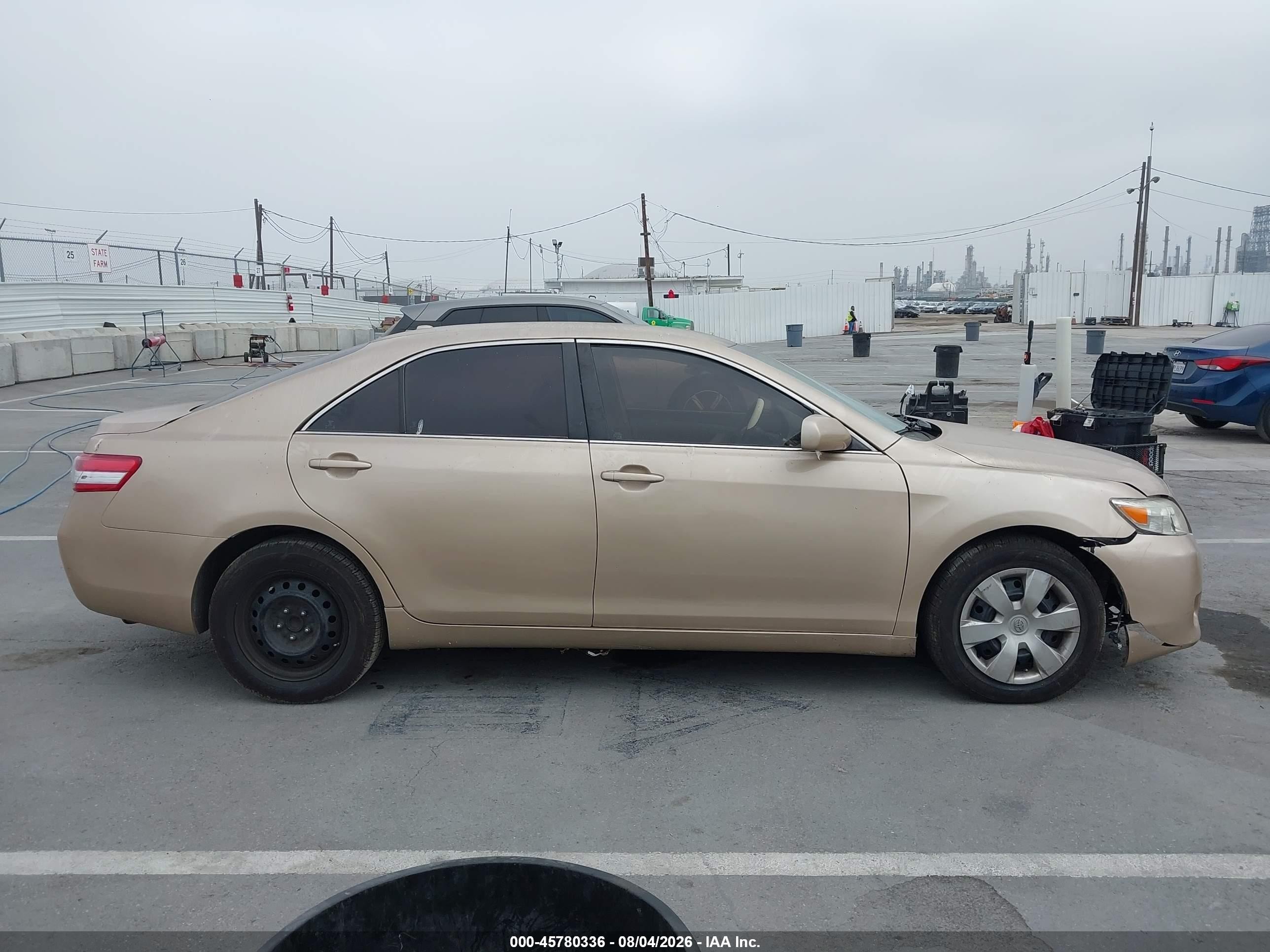 2011 Toyota Camry Le Champagne vin: 4T1BF3EK3BU229573