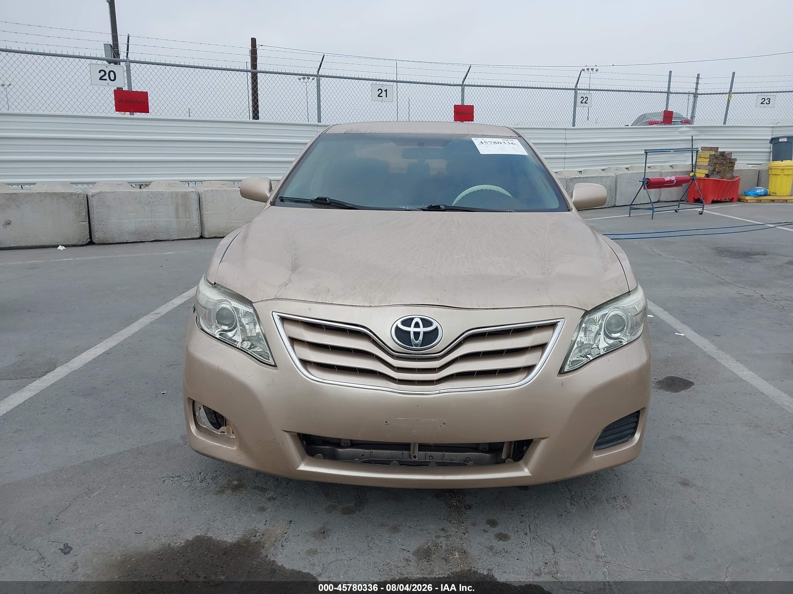 2011 Toyota Camry Le Champagne vin: 4T1BF3EK3BU229573