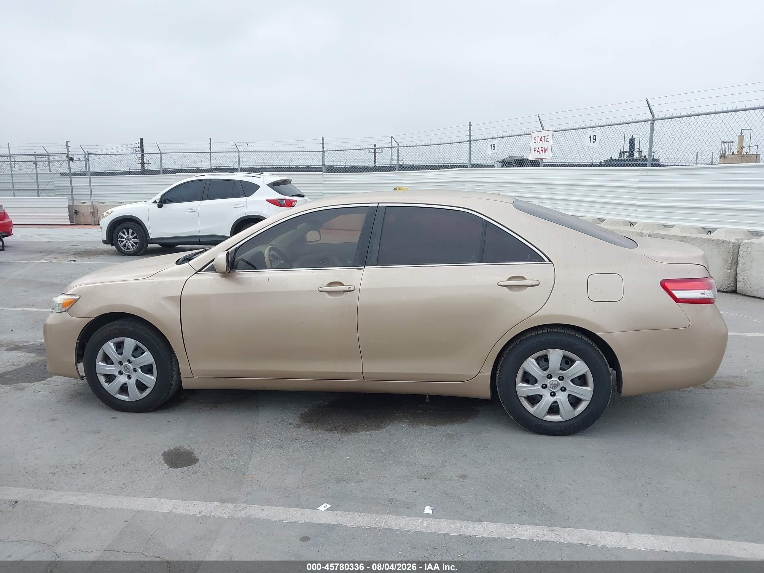 2011 Toyota Camry Le Champagne vin: 4T1BF3EK3BU229573