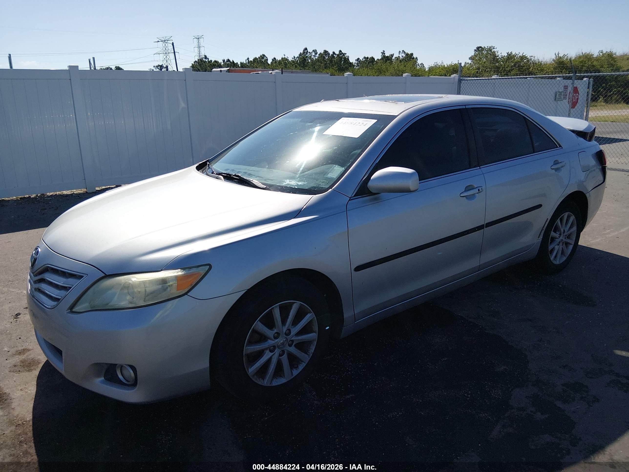 2011 Toyota Camry Xle Silver vin: 4T1BF3EK3BU229718