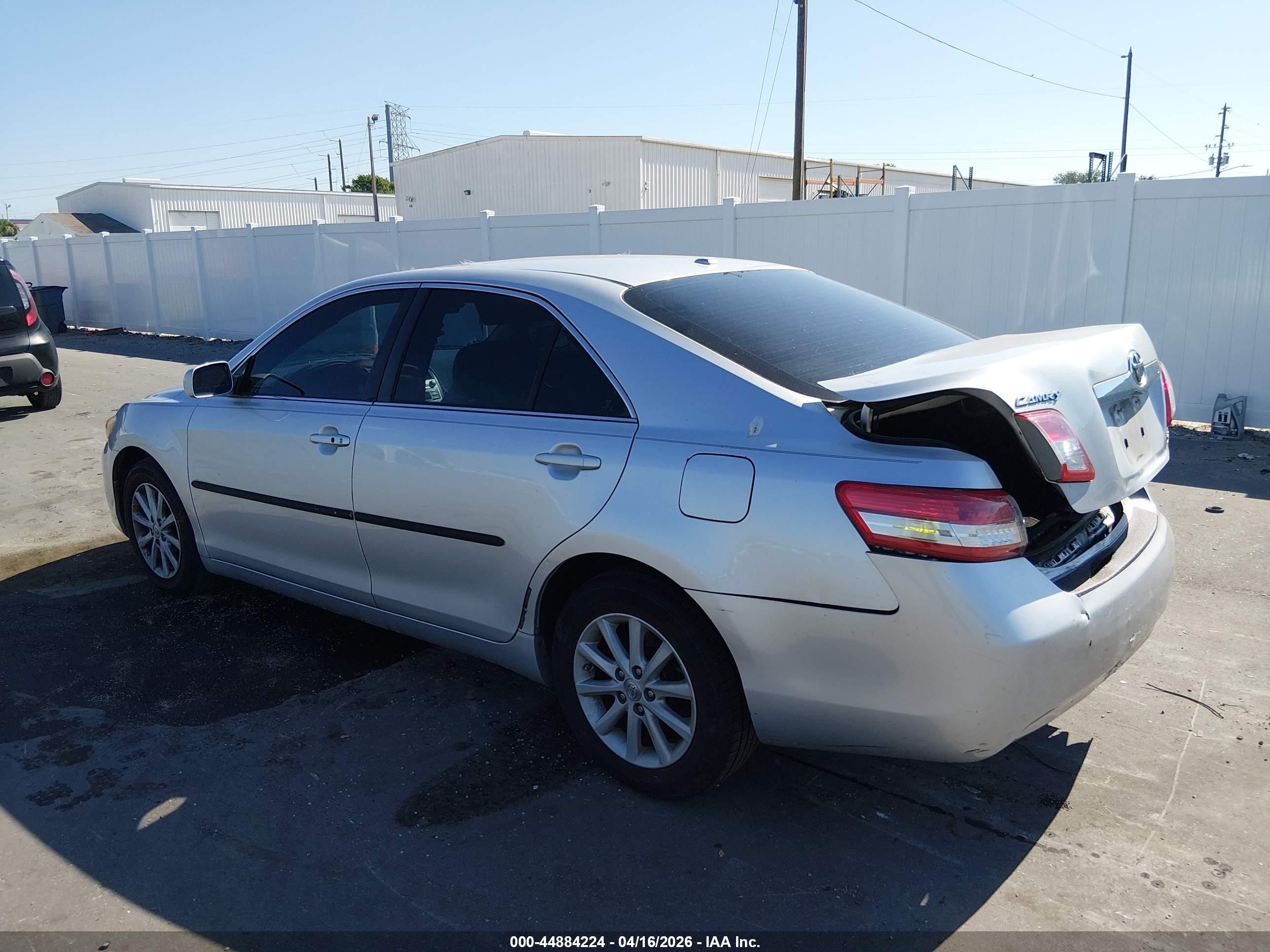 2011 Toyota Camry Xle Silver vin: 4T1BF3EK3BU229718