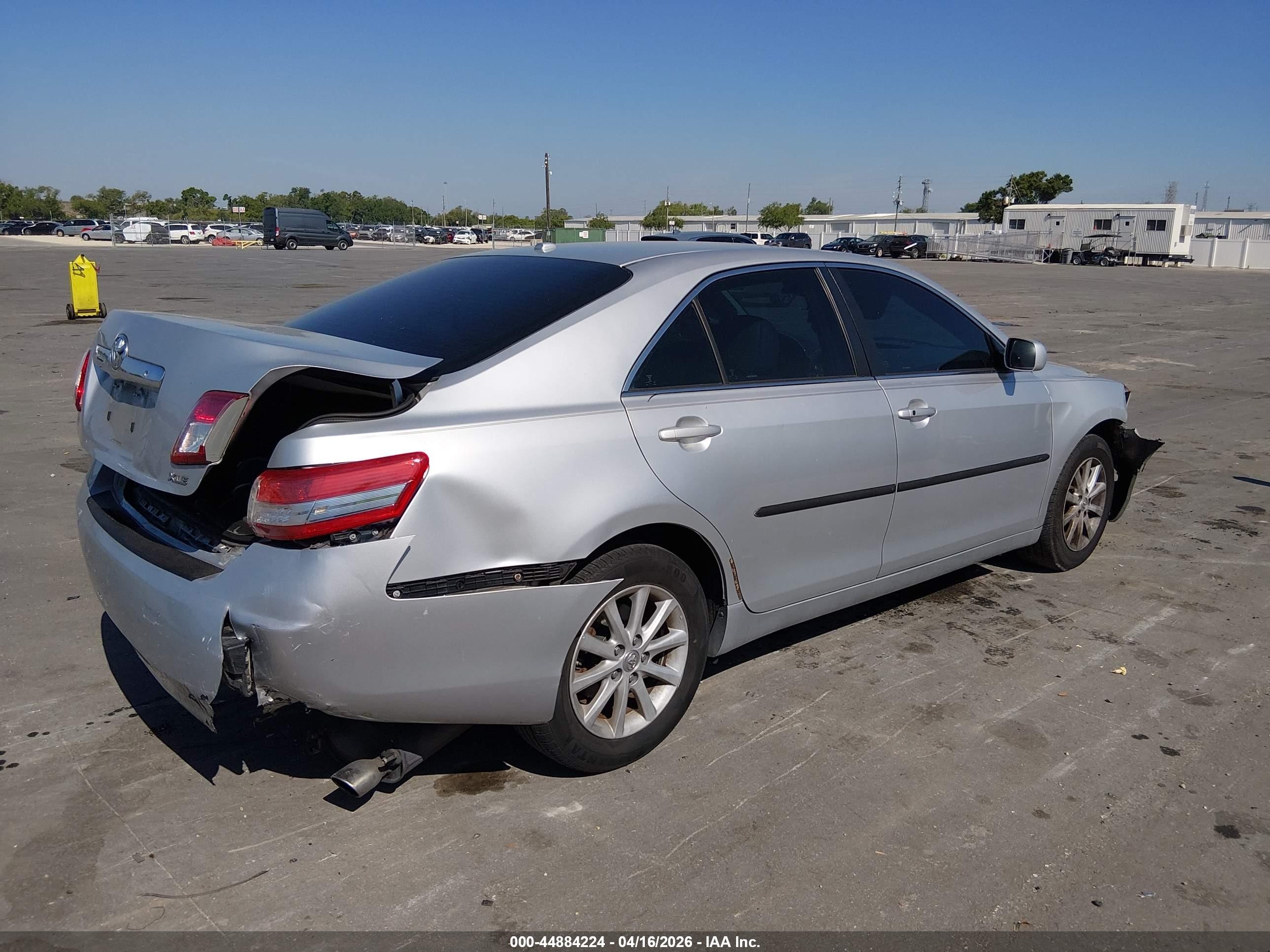 2011 Toyota Camry Xle Silver vin: 4T1BF3EK3BU229718