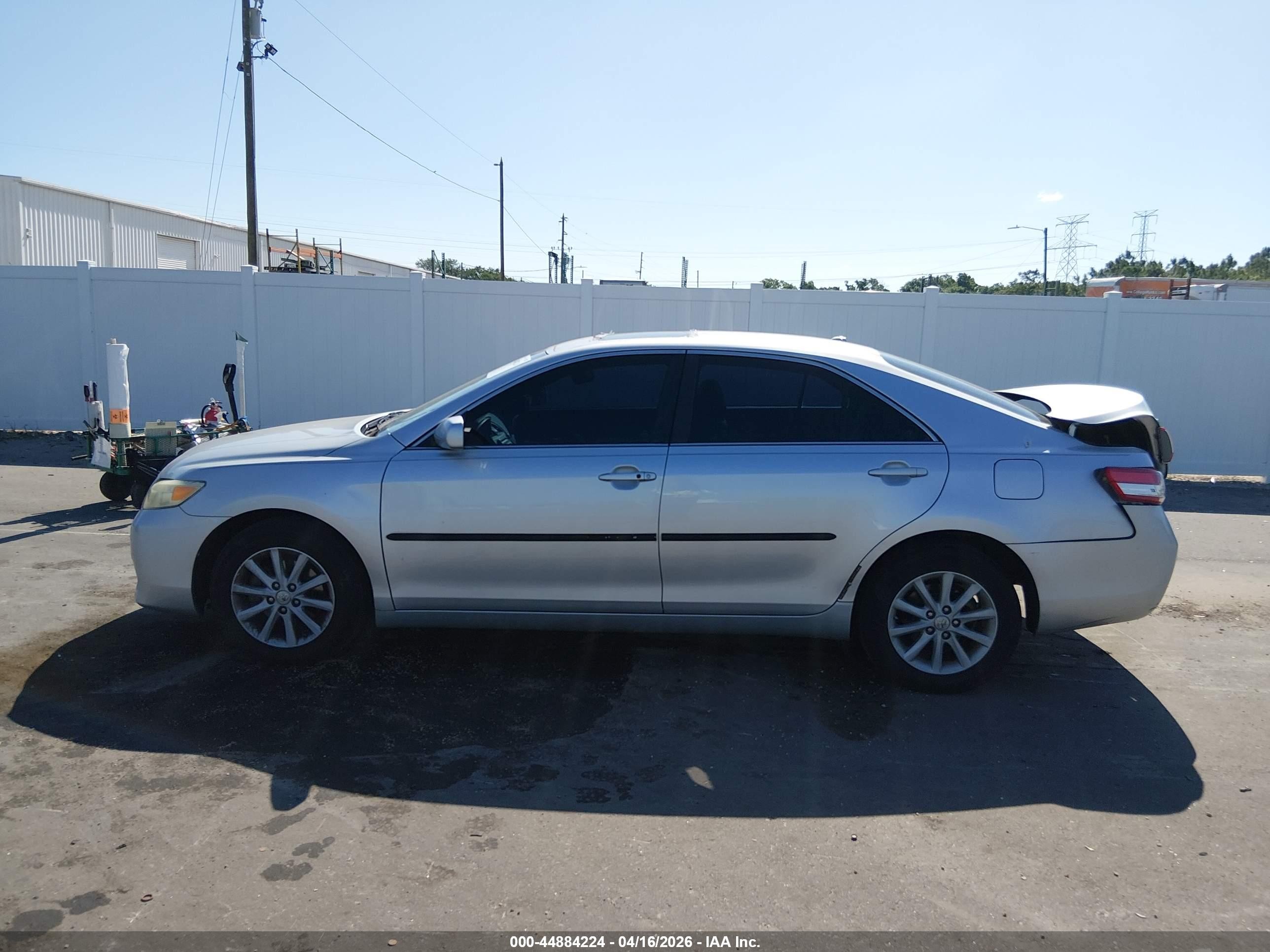 2011 Toyota Camry Xle Silver vin: 4T1BF3EK3BU229718