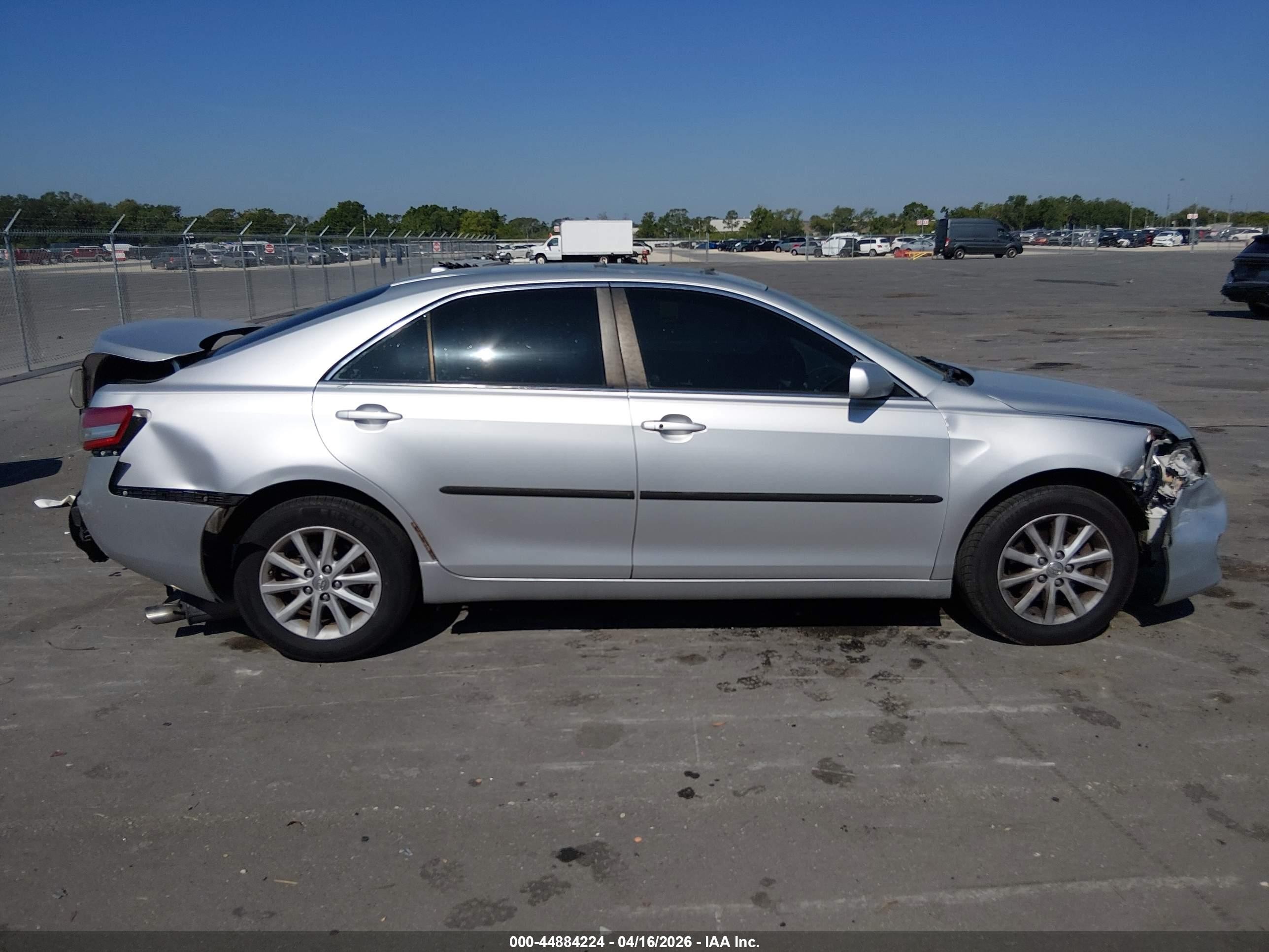 2011 Toyota Camry Xle Silver vin: 4T1BF3EK3BU229718