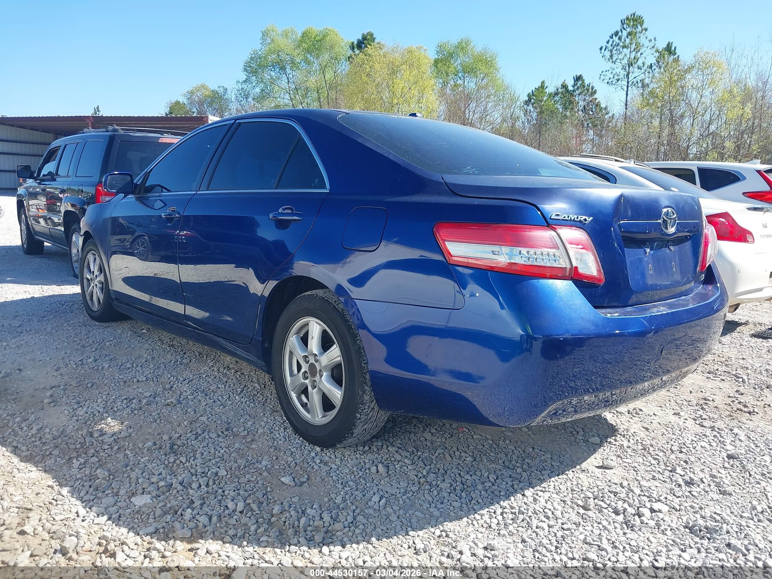 2011 Toyota Camry Le Blue vin: 4T1BF3EK3BU591435