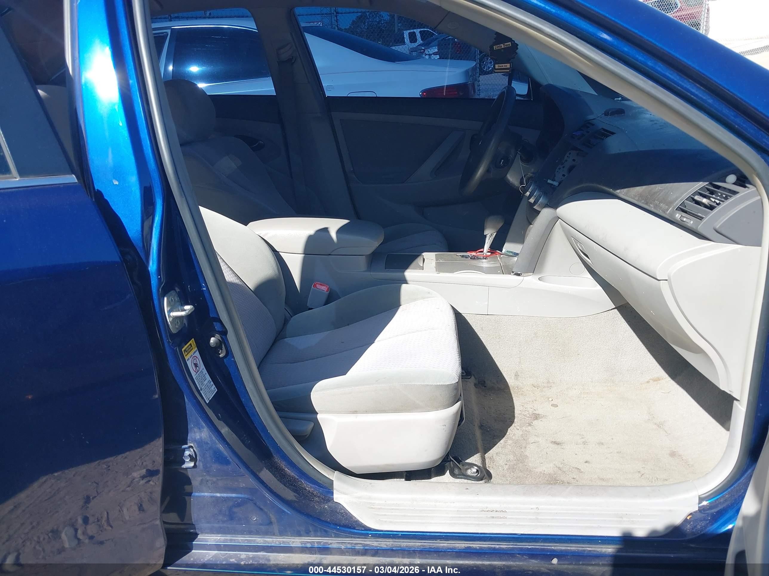 2011 Toyota Camry Le Blue vin: 4T1BF3EK3BU591435