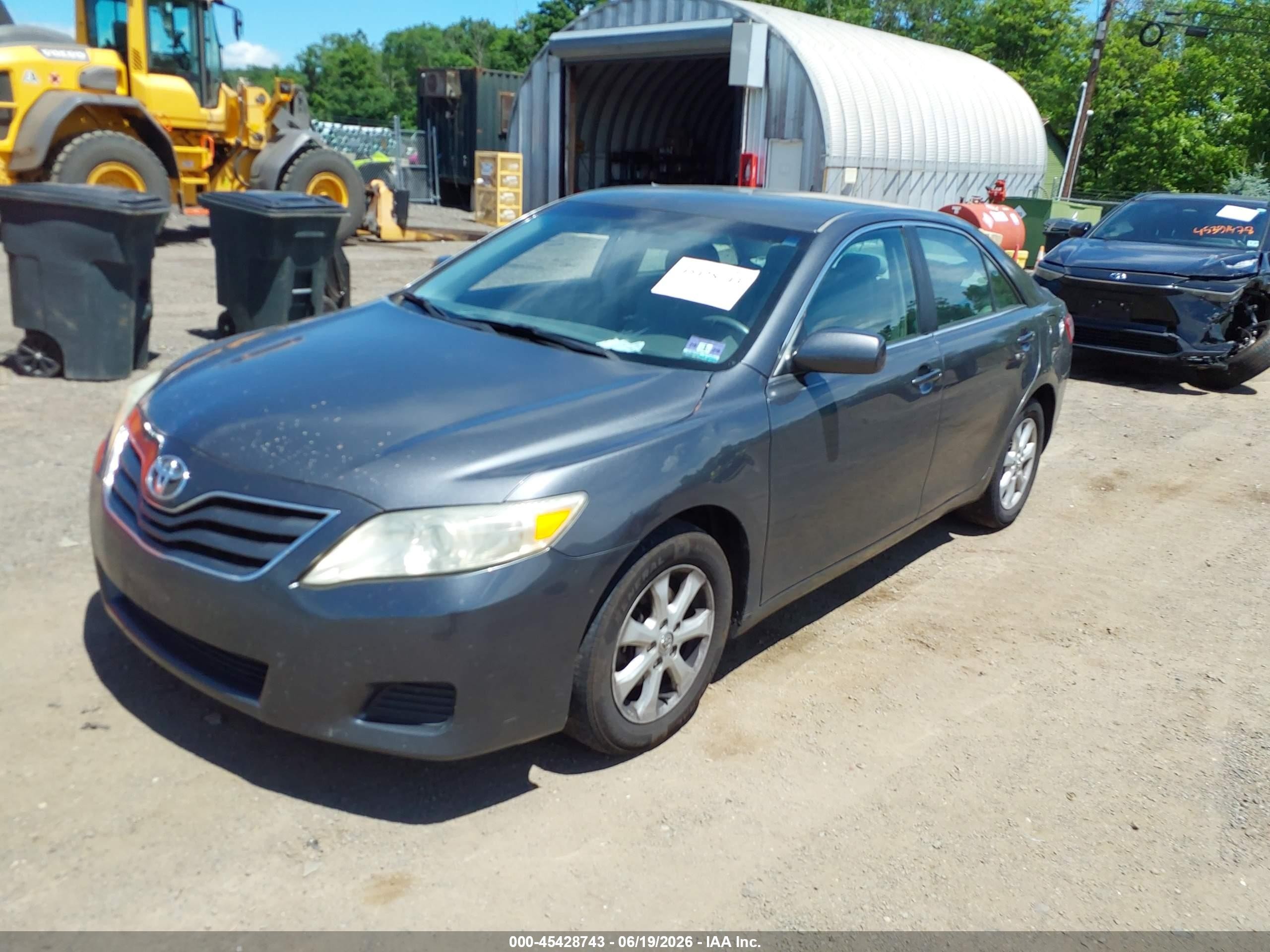 2011 Toyota Camry Le Gray vin: 4T1BF3EK3BU614261