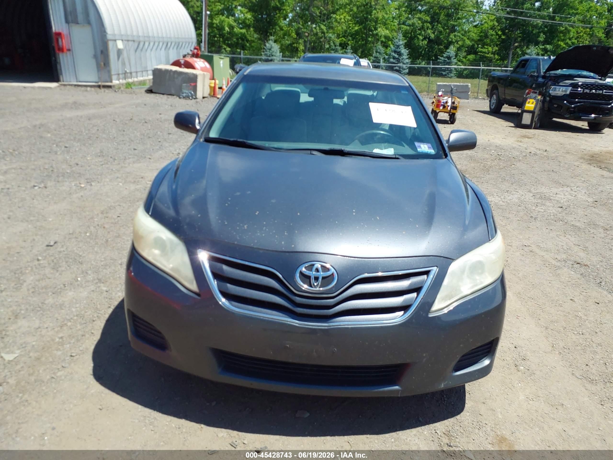 2011 Toyota Camry Le Gray vin: 4T1BF3EK3BU614261