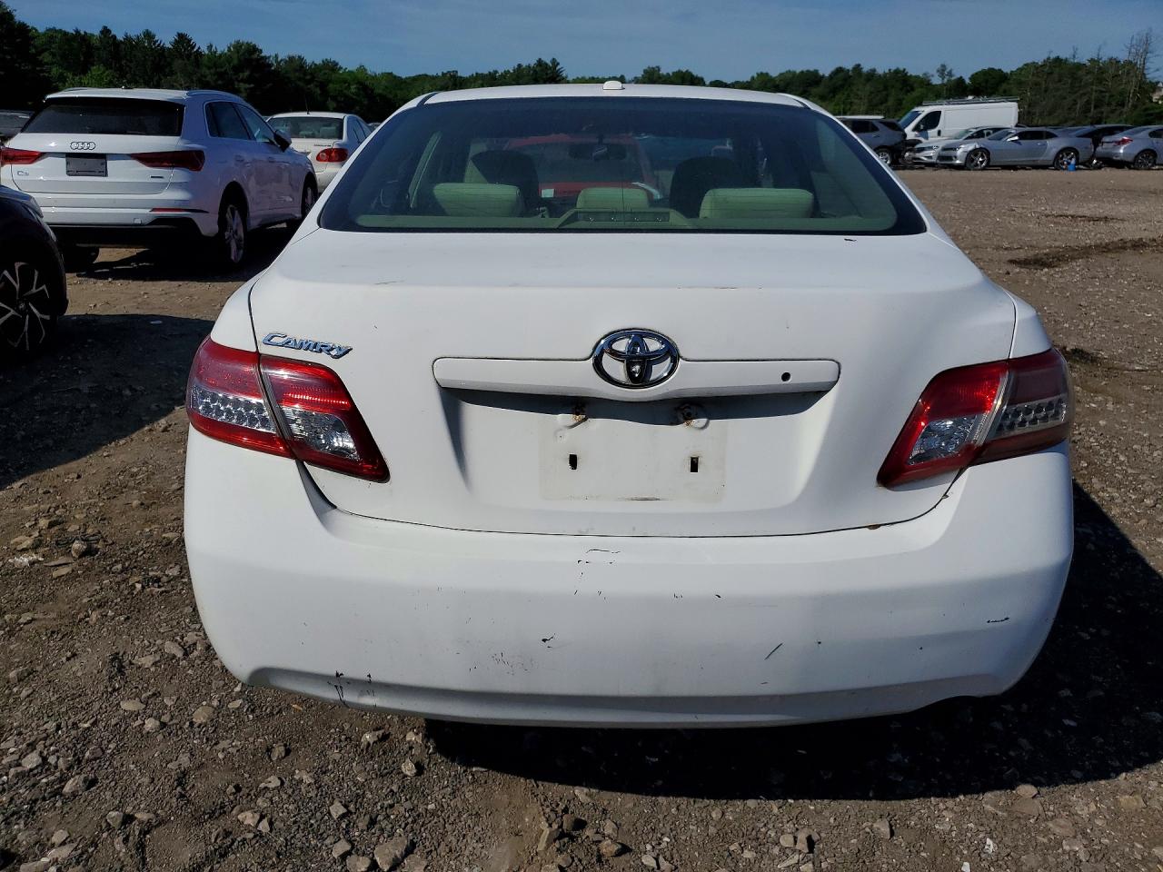 2011 Toyota Camry Base White vin: 4T1BF3EK3BU615720