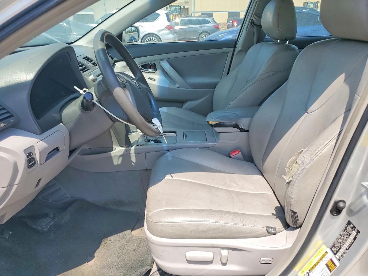 2011 Toyota Camry Le Silver vin: 4T1BF3EK3BU623185
