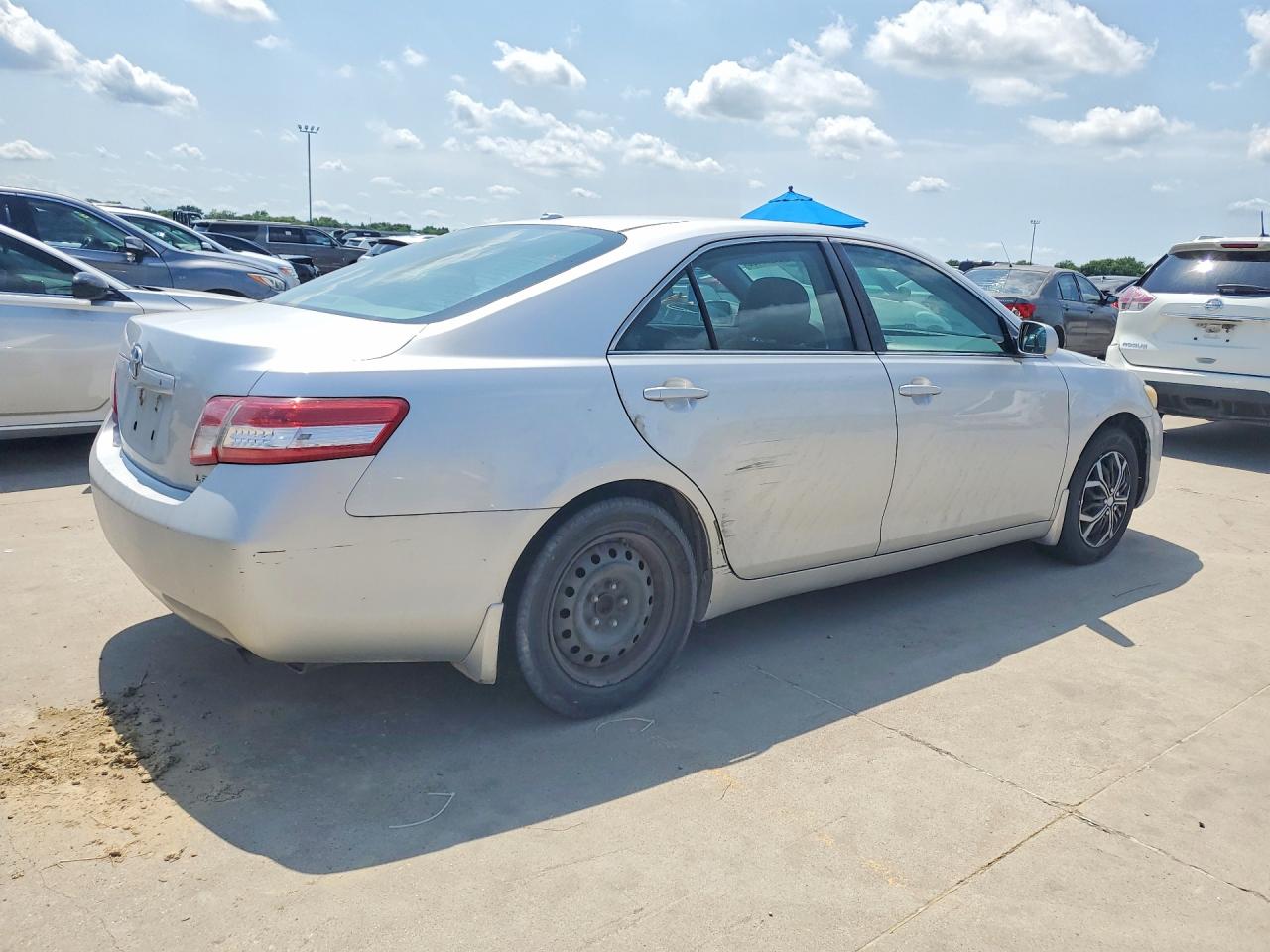 2011 Toyota Camry Le Silver vin: 4T1BF3EK3BU623185