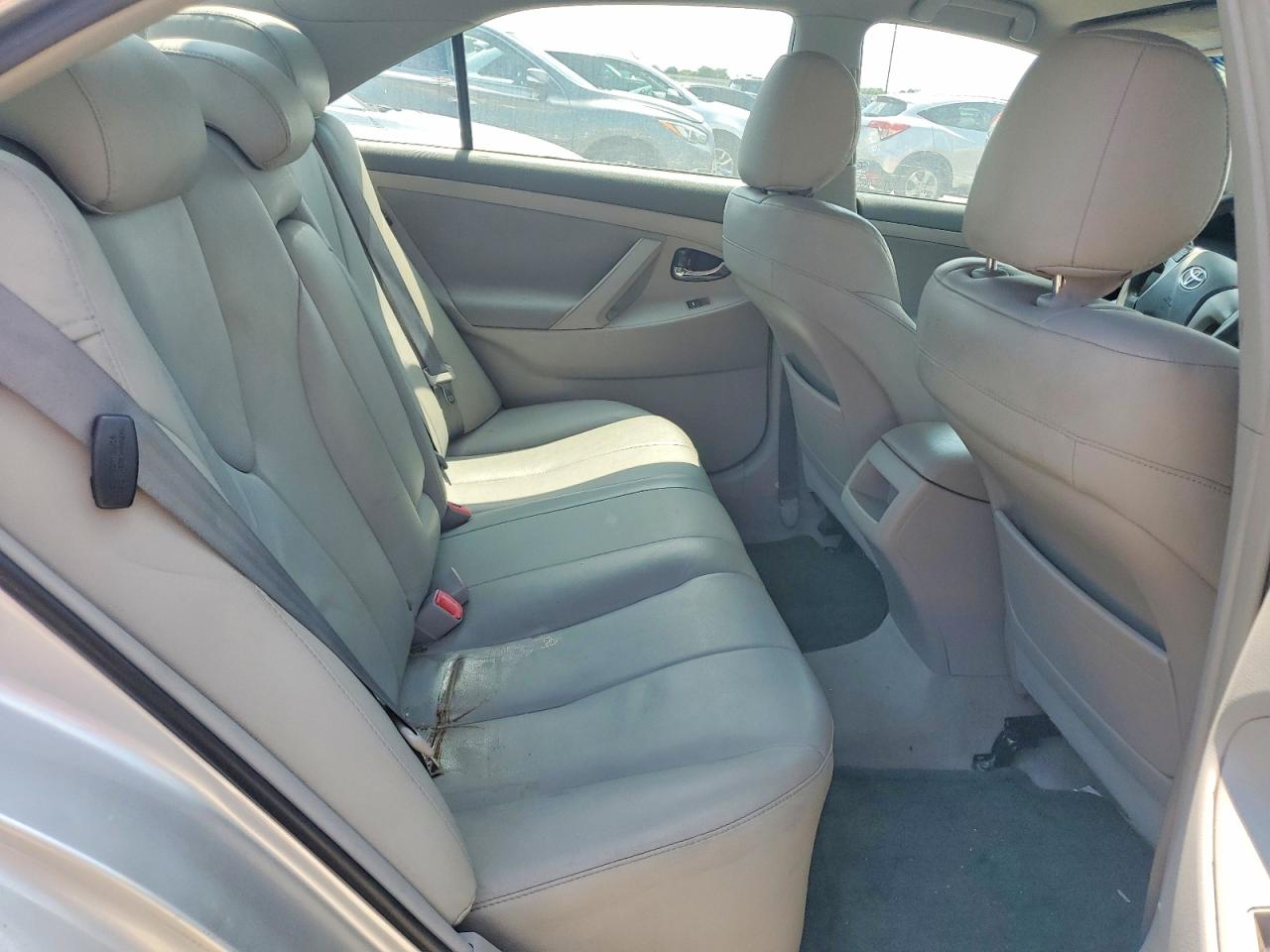 2011 Toyota Camry Le Silver vin: 4T1BF3EK3BU623185