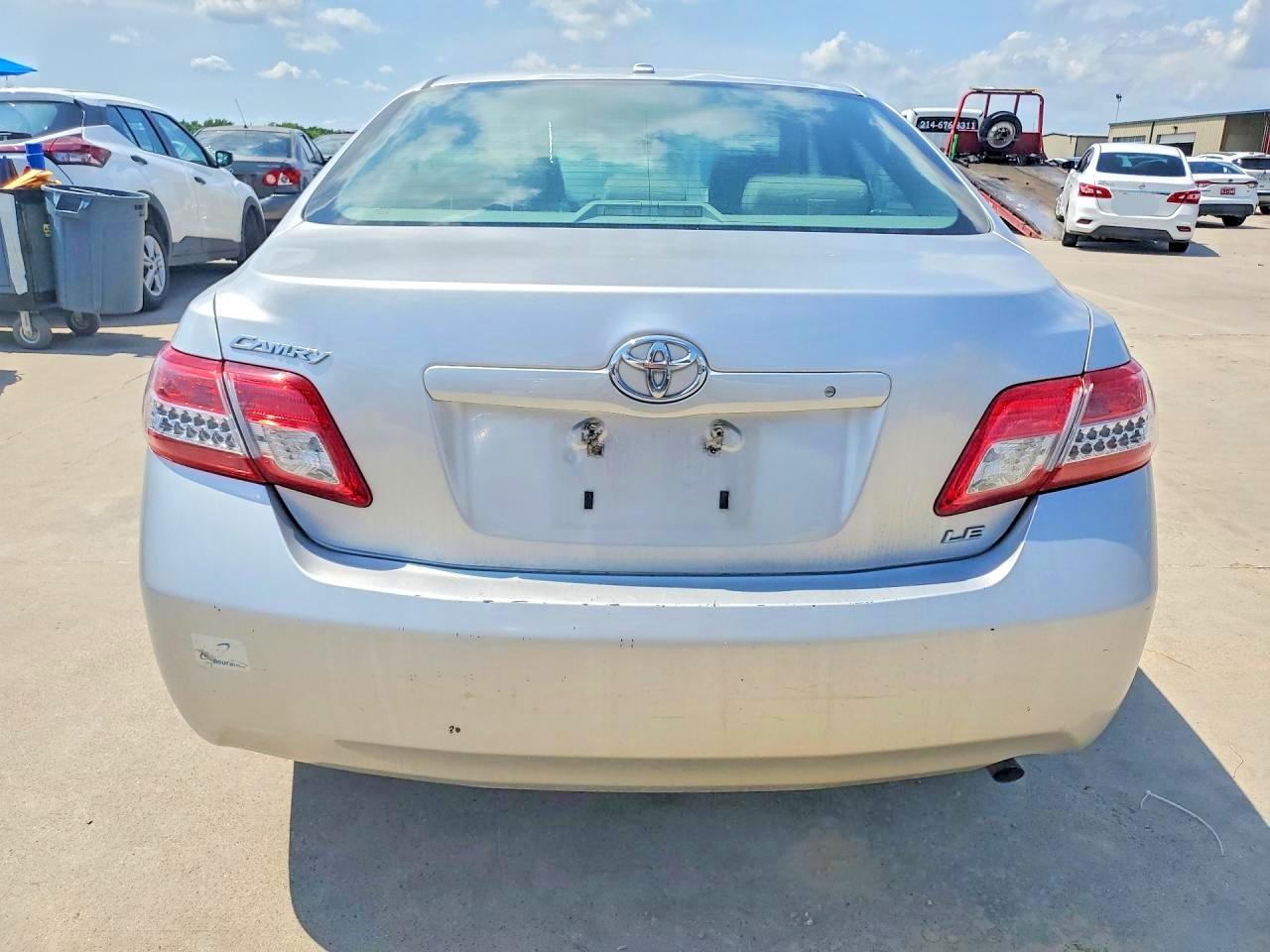 2011 Toyota Camry Le Silver vin: 4T1BF3EK3BU623185