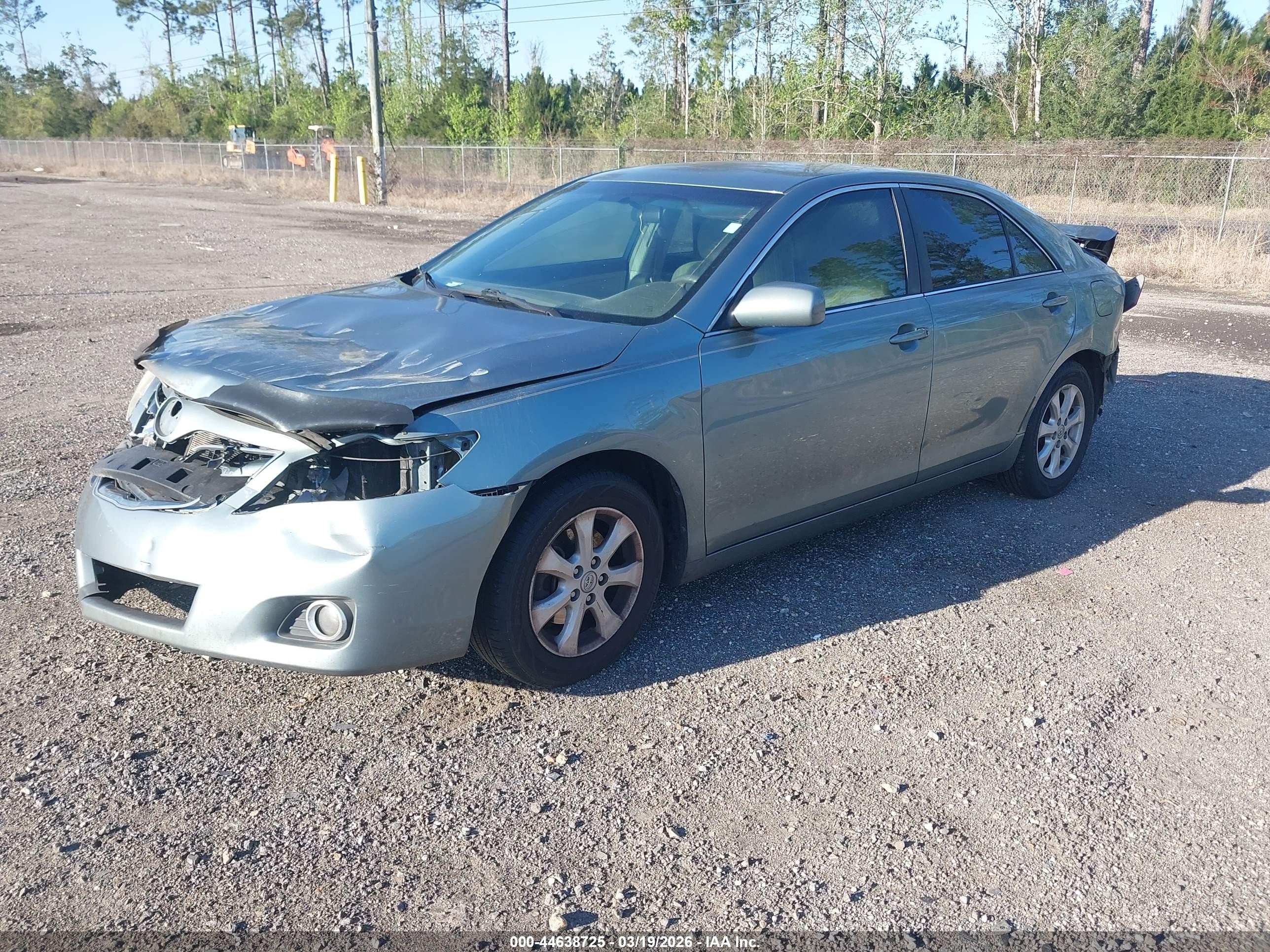 2011 Toyota Camry Le Green vin: 4T1BF3EK3BU638690
