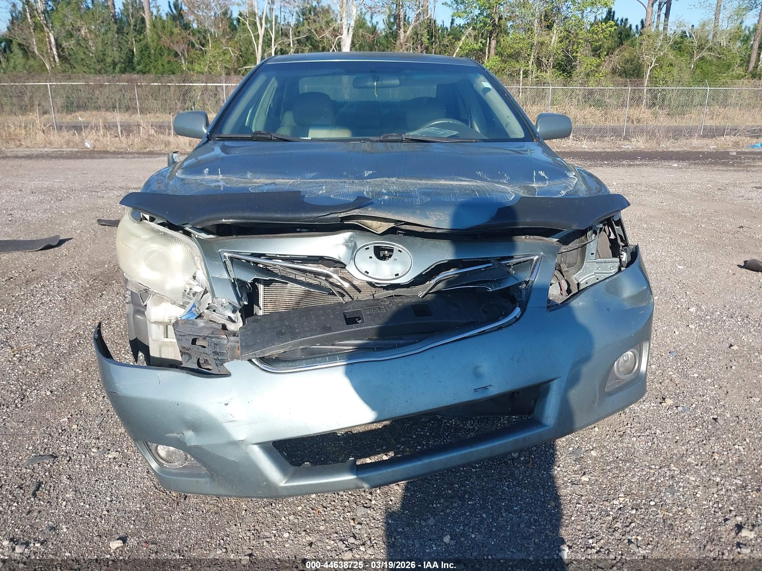 2011 Toyota Camry Le Green vin: 4T1BF3EK3BU638690