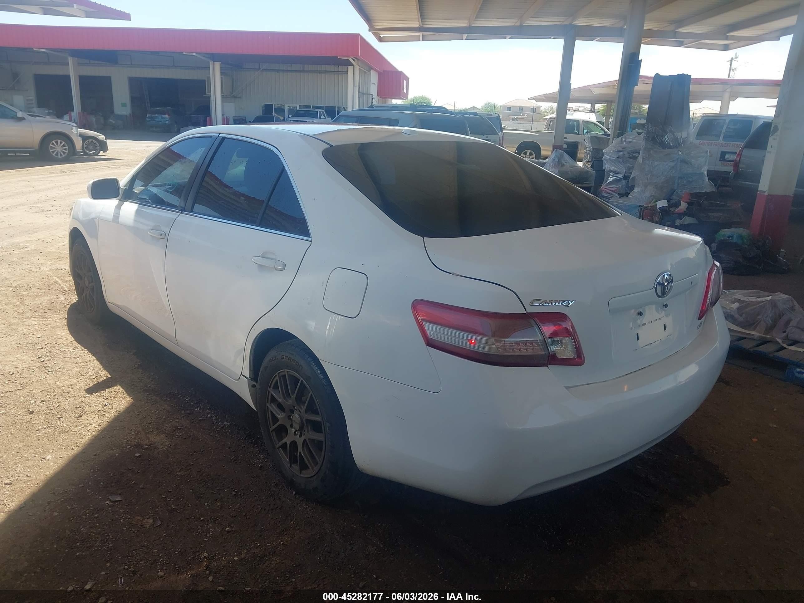 2011 Toyota Camry Le White vin: 4T1BF3EK3BU649947