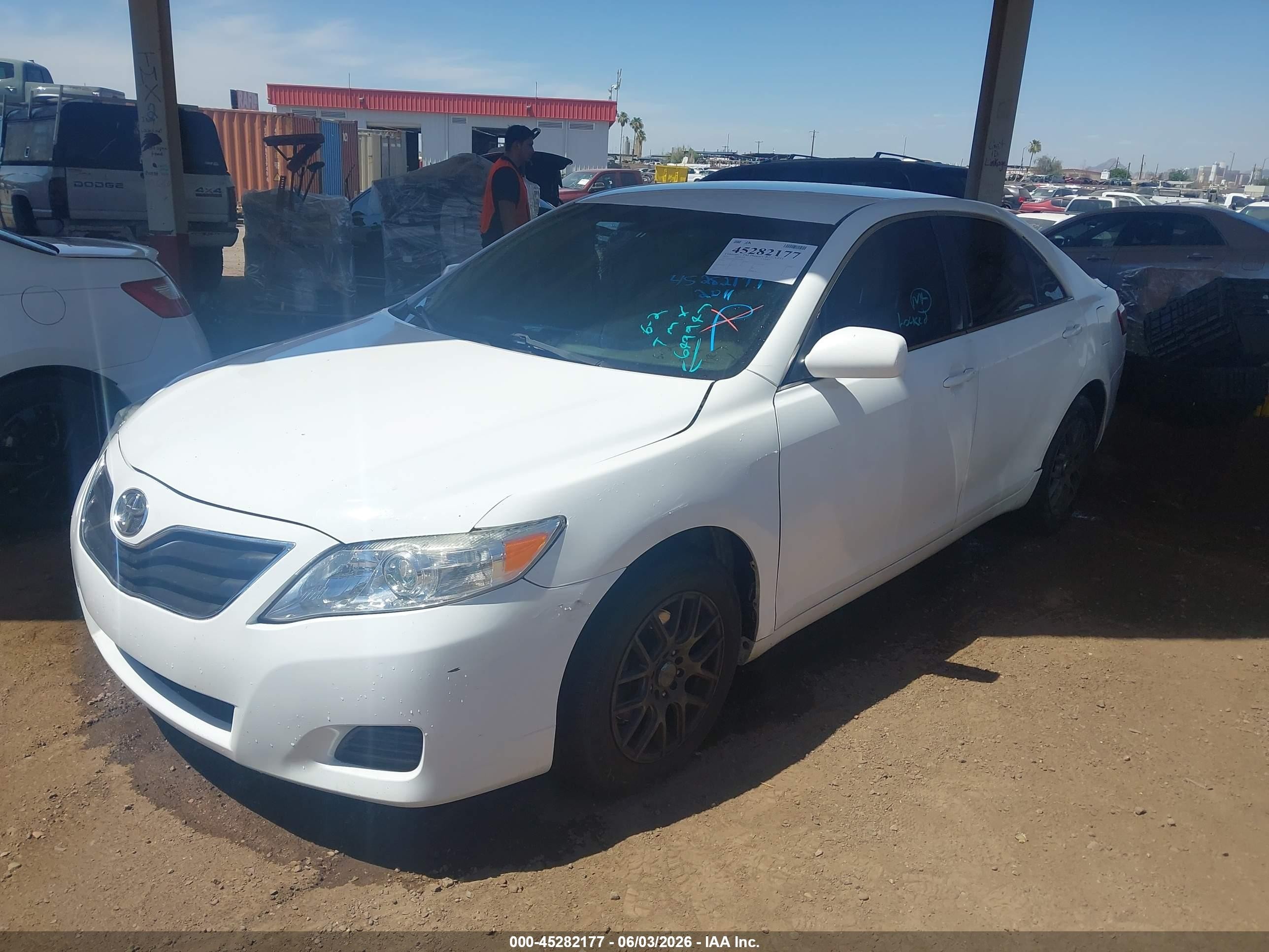 2011 Toyota Camry Le White vin: 4T1BF3EK3BU649947