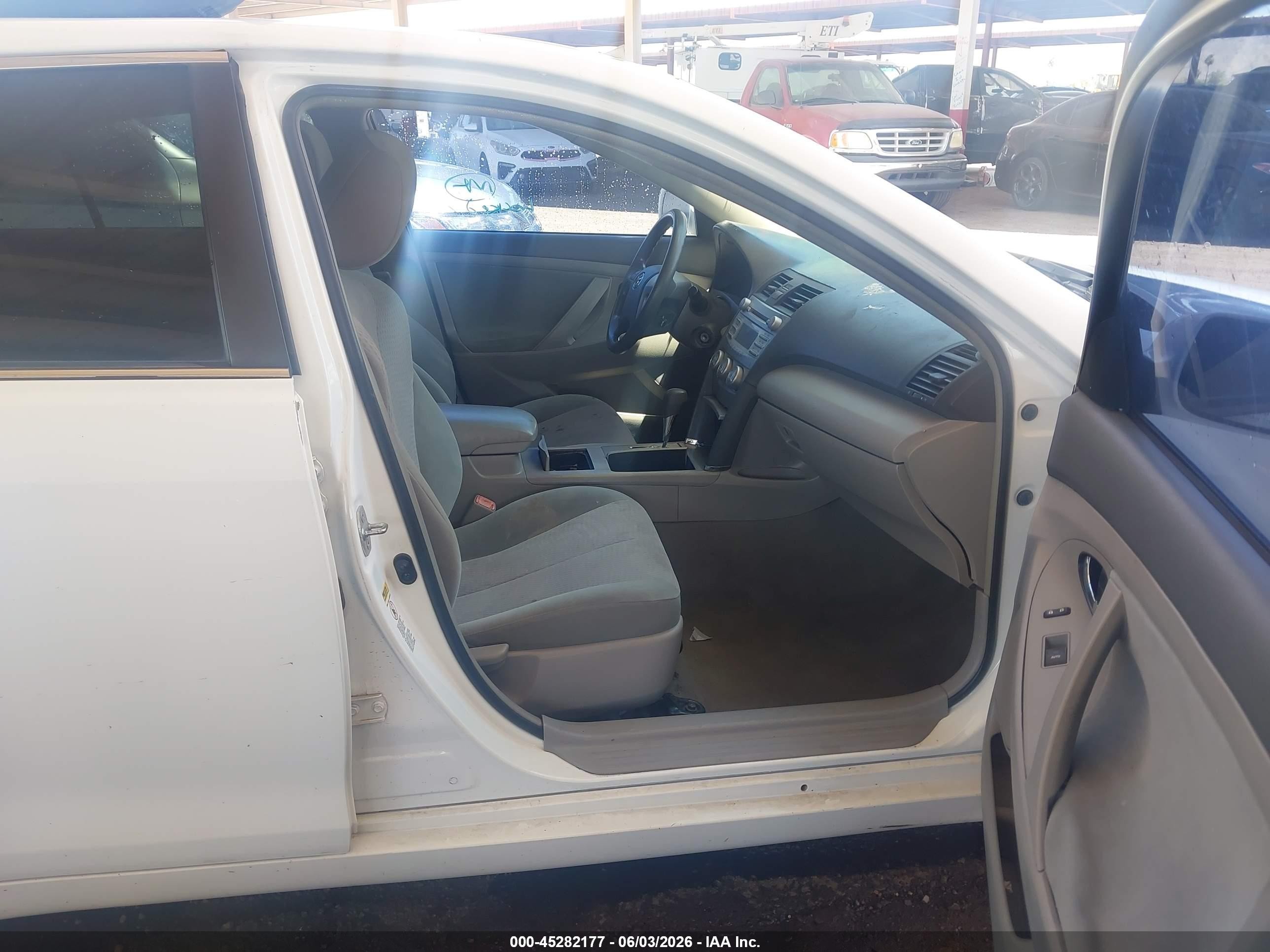 2011 Toyota Camry Le White vin: 4T1BF3EK3BU649947
